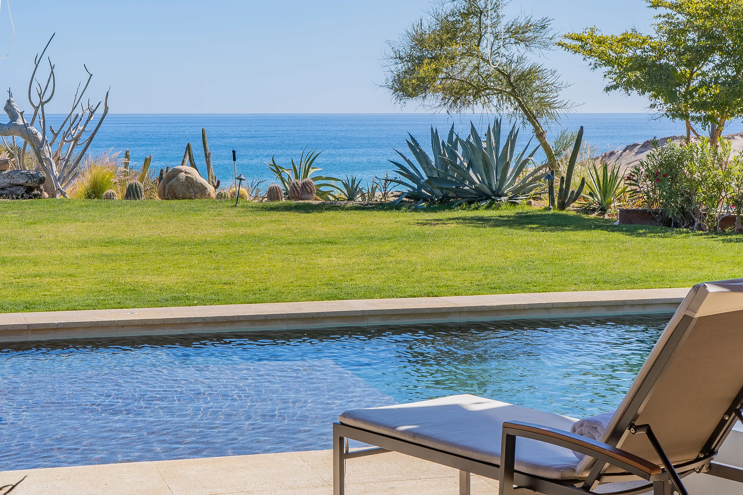 Modern Architectural Enclave Estate with Private Pool and Ocean Views — photograph 9