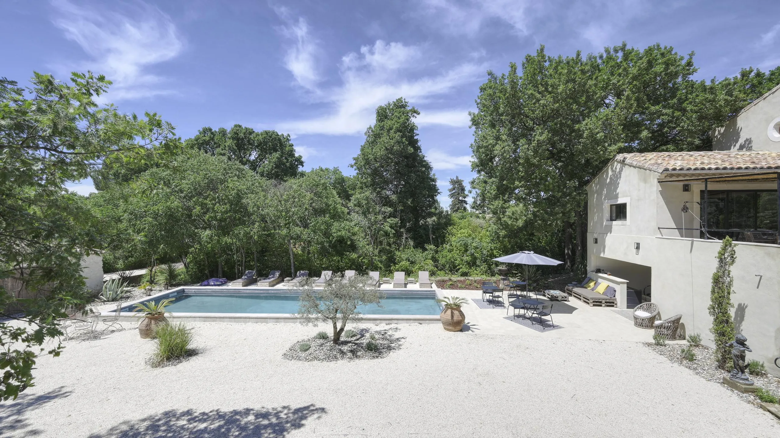 Oasis Calm Retreat with Pool and picturesque mountain view — photograph 7