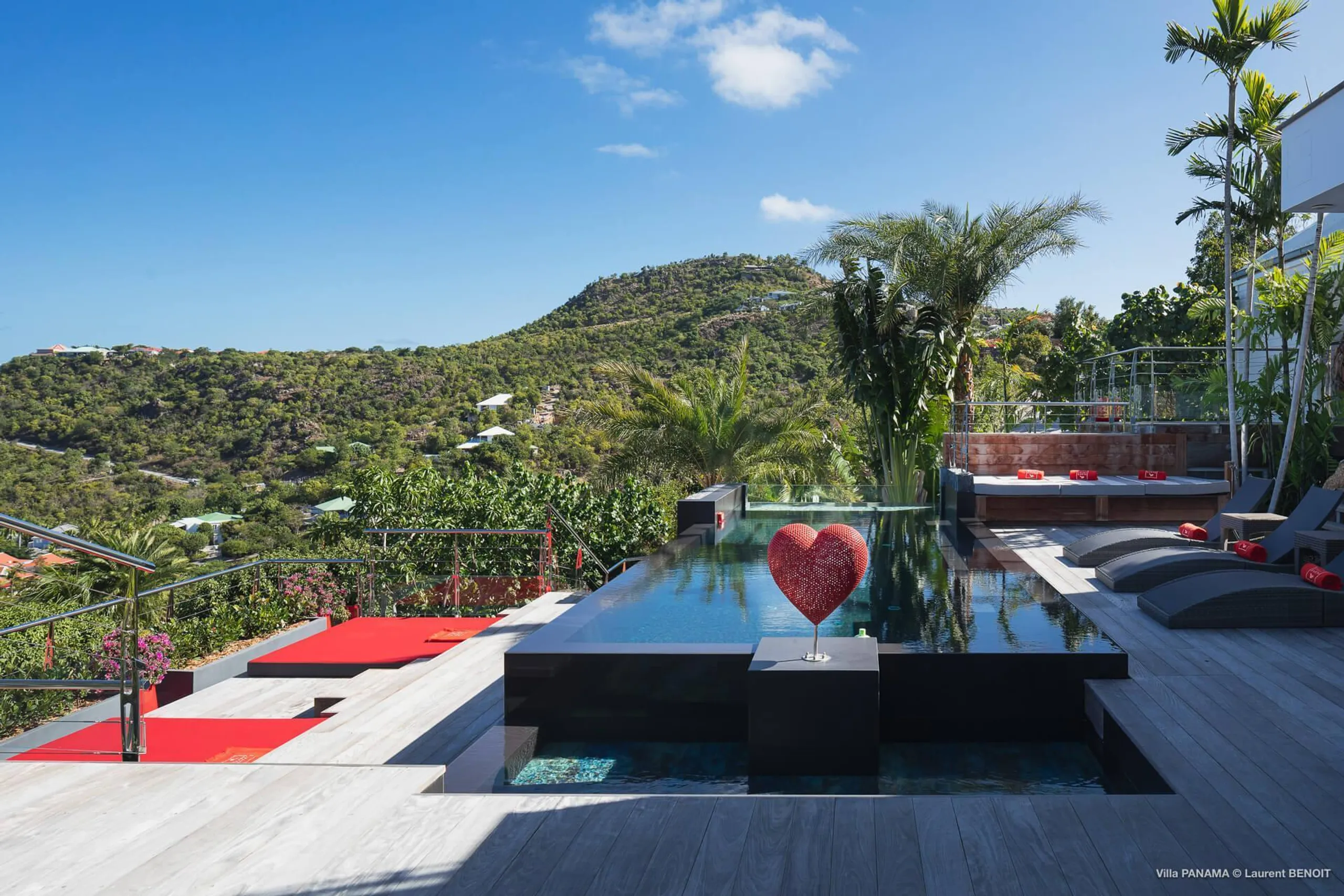 Exclusive Haven Villa with Heated Infinity Pool and Stunning Ocean Views — photograph 4