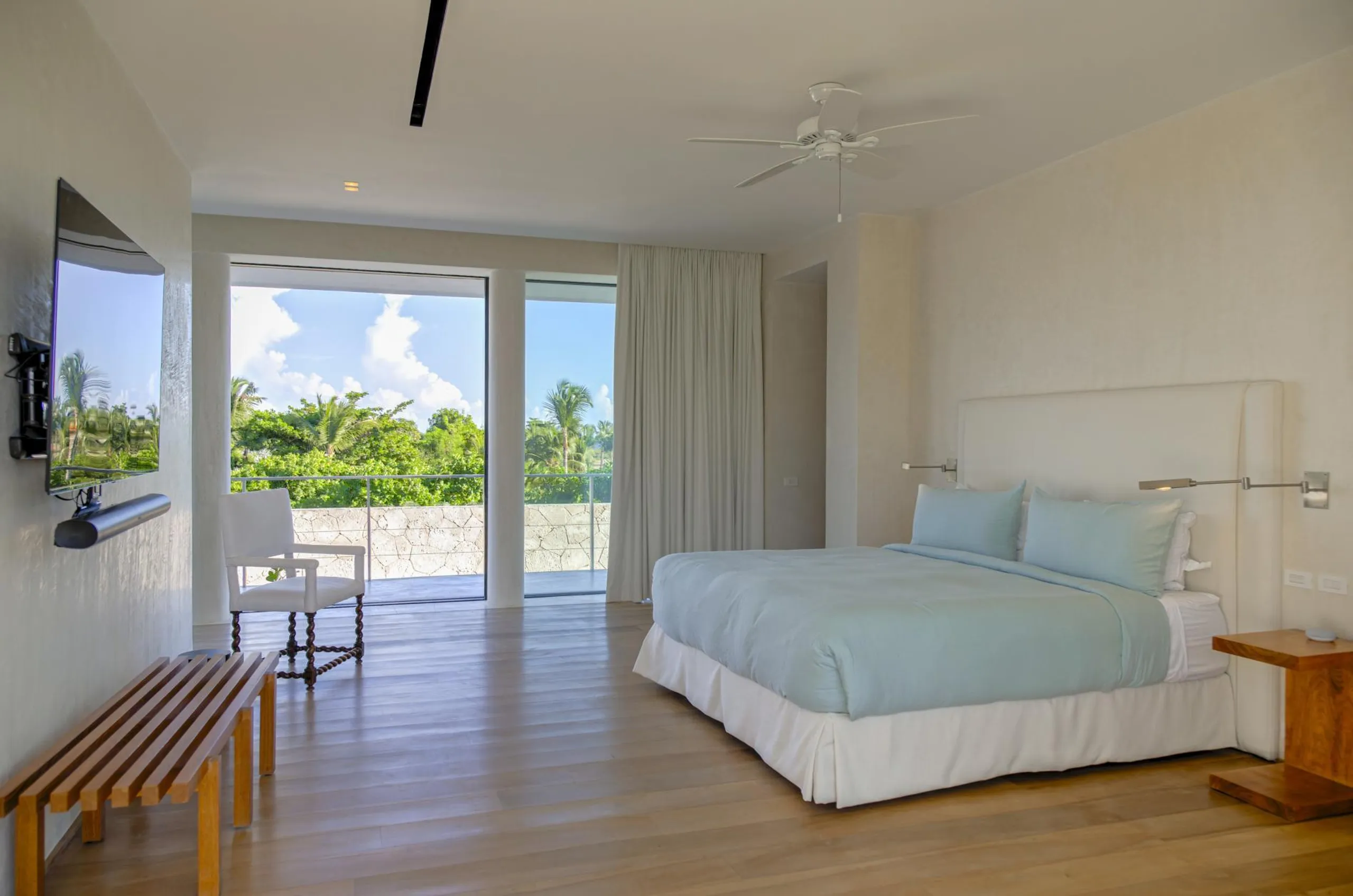 Exquisite Villa with Private Pool Overlooking the 10th Hole of Corales Golf Course — photograph 8