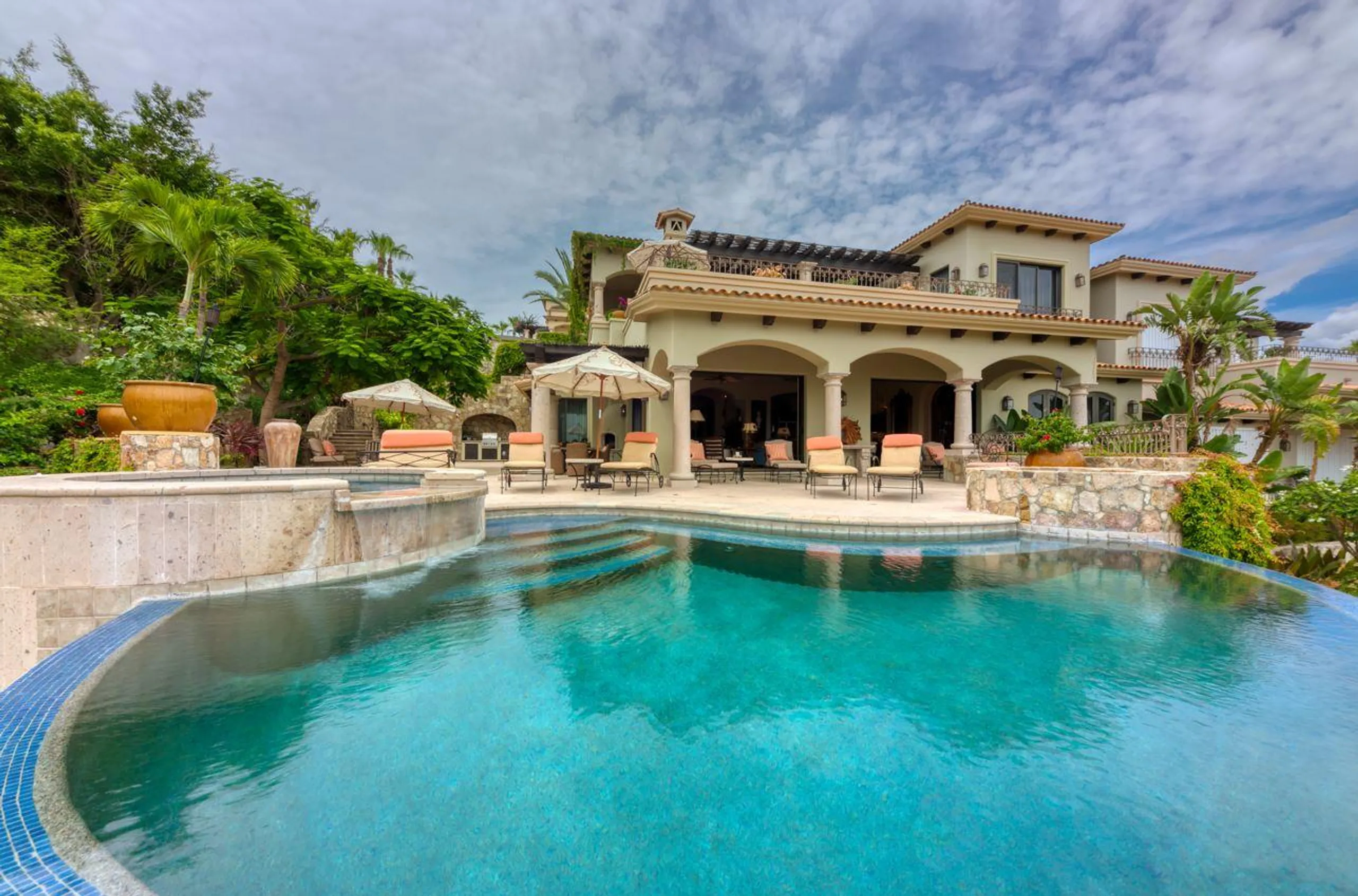 Breathtaking Oceanview Villa: Seamless Indoor-Outdoor Living with Pool, Jacuzzi & Gourmet Amenities, Los Cabos