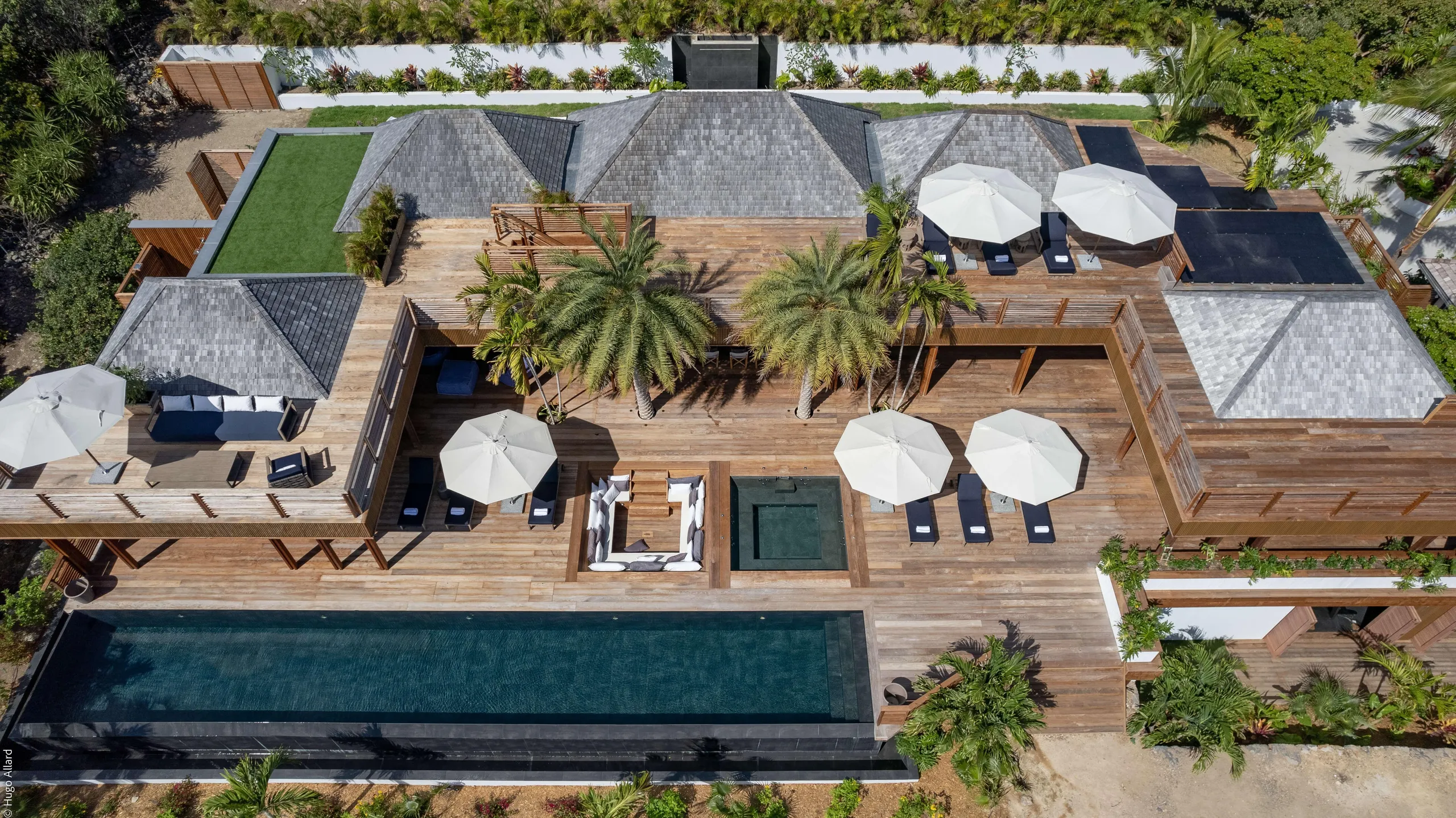 Seaside Majestic Villa With Infinity Pool and Spectacular Ocean Views — photograph 6