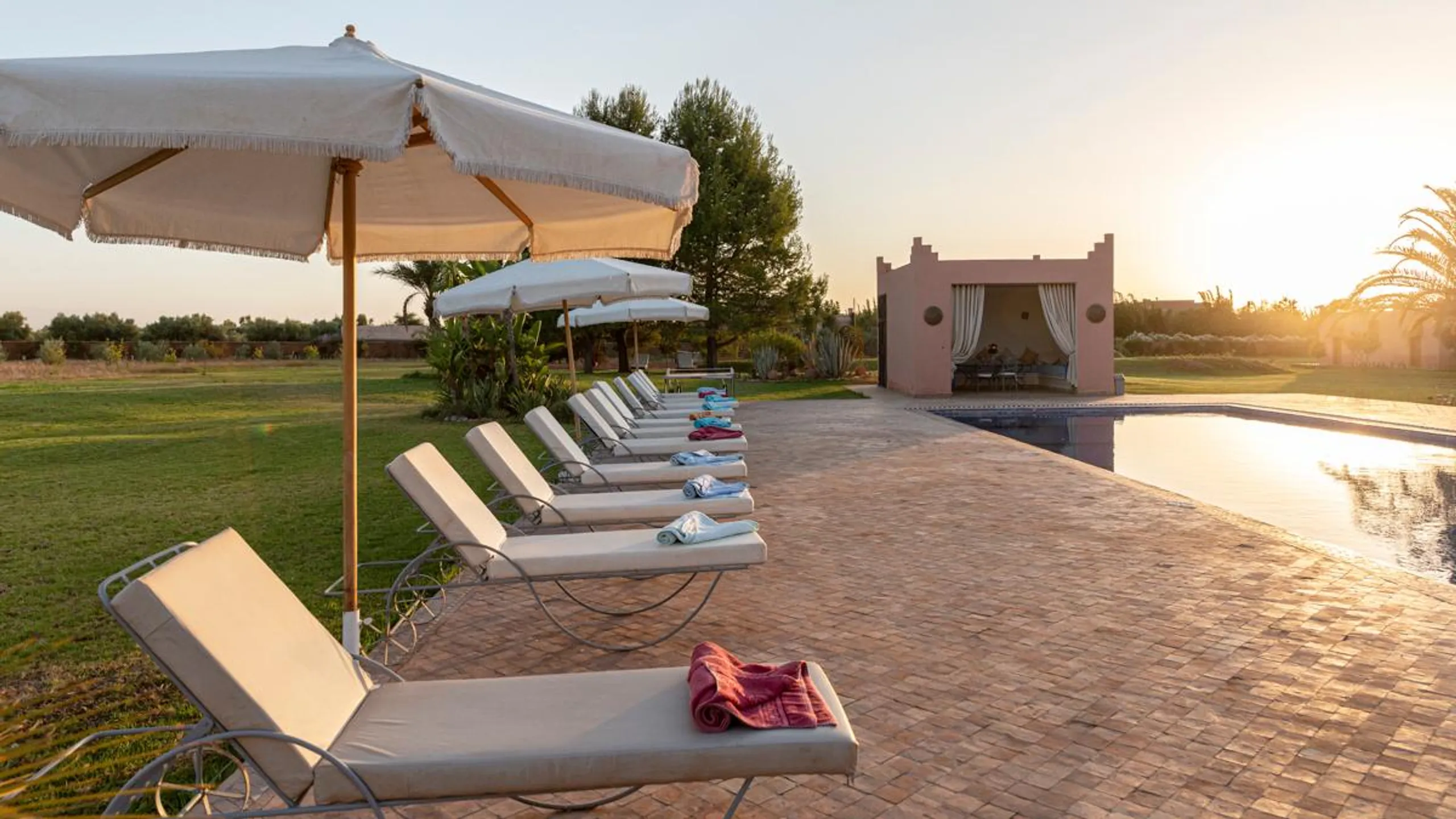 Sophisticated Villa with Private Pool and Breathtaking Atlas Mountains — photograph 3