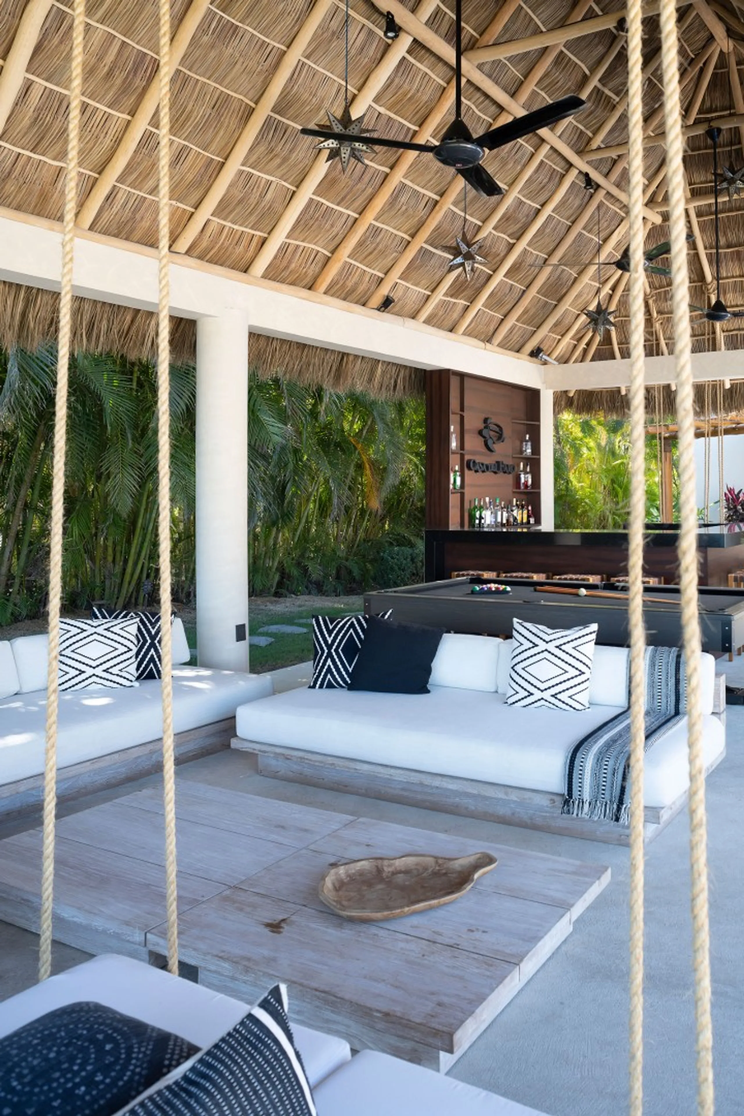 Resplendent La Punta Villa with Infinity Pool & Surf Break Access — photograph 8