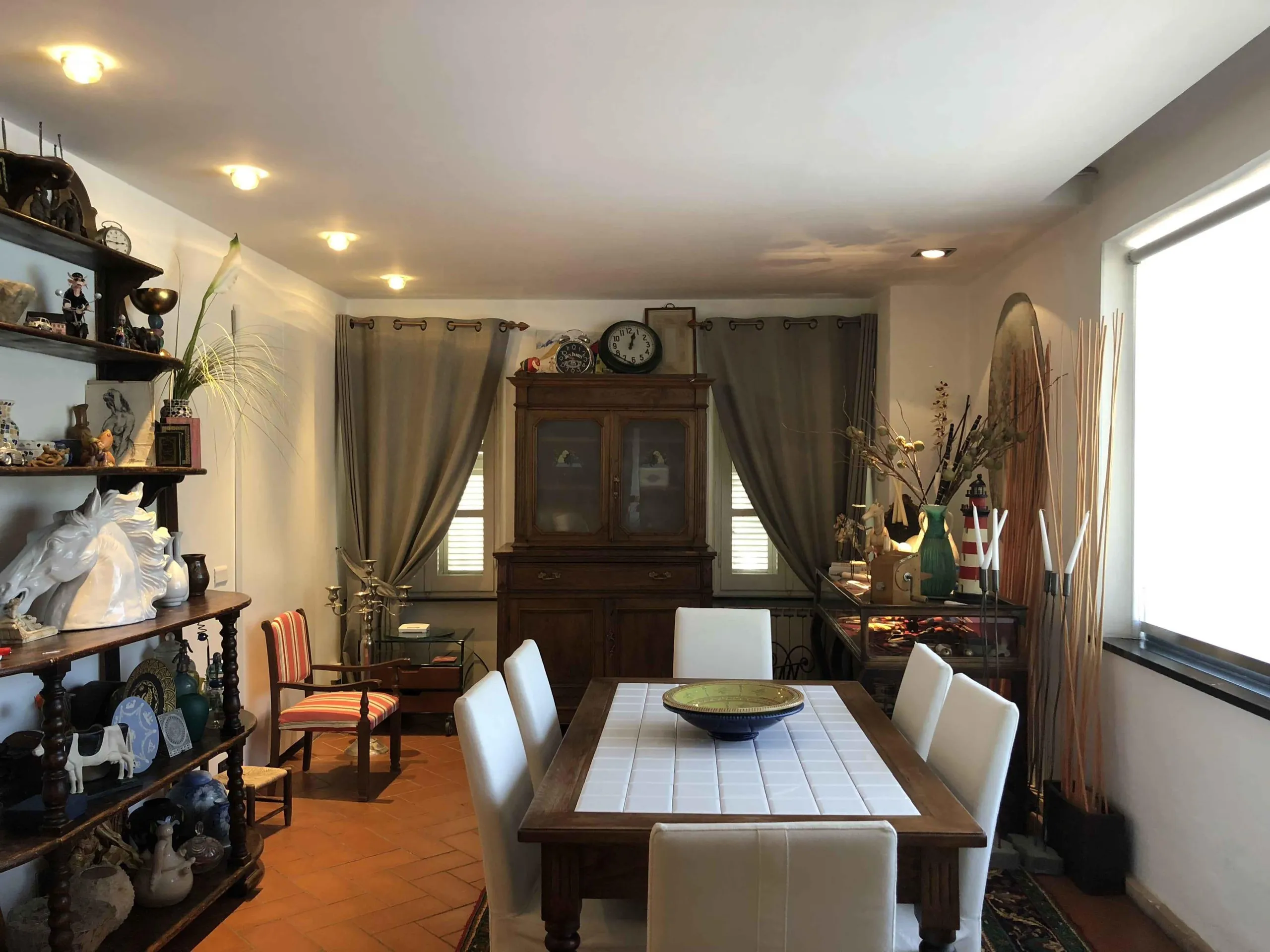 Spacious Villa With Pool And Tennis Court — photograph 9
