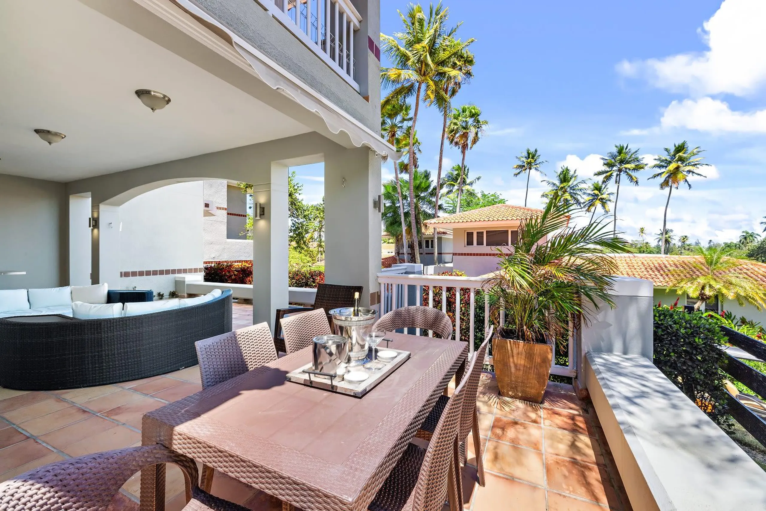 Relaxing Fresh Green Villa In Dorado Beach with 3 Bedrooms — photograph 3