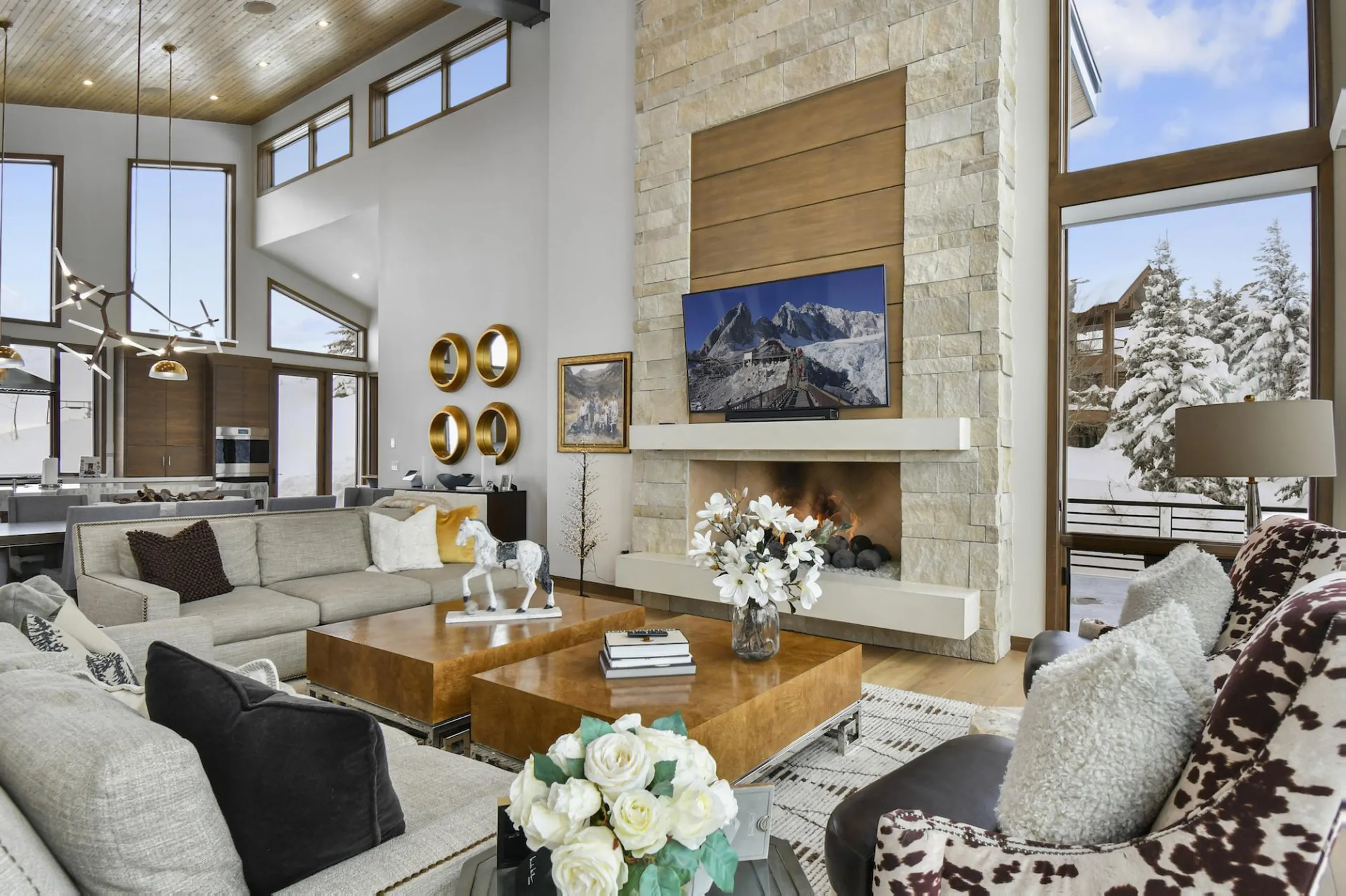 Contemporary Deer Crest Ski In-Ski Out Chalet with Heated Pool and Hot Tub — photograph 9