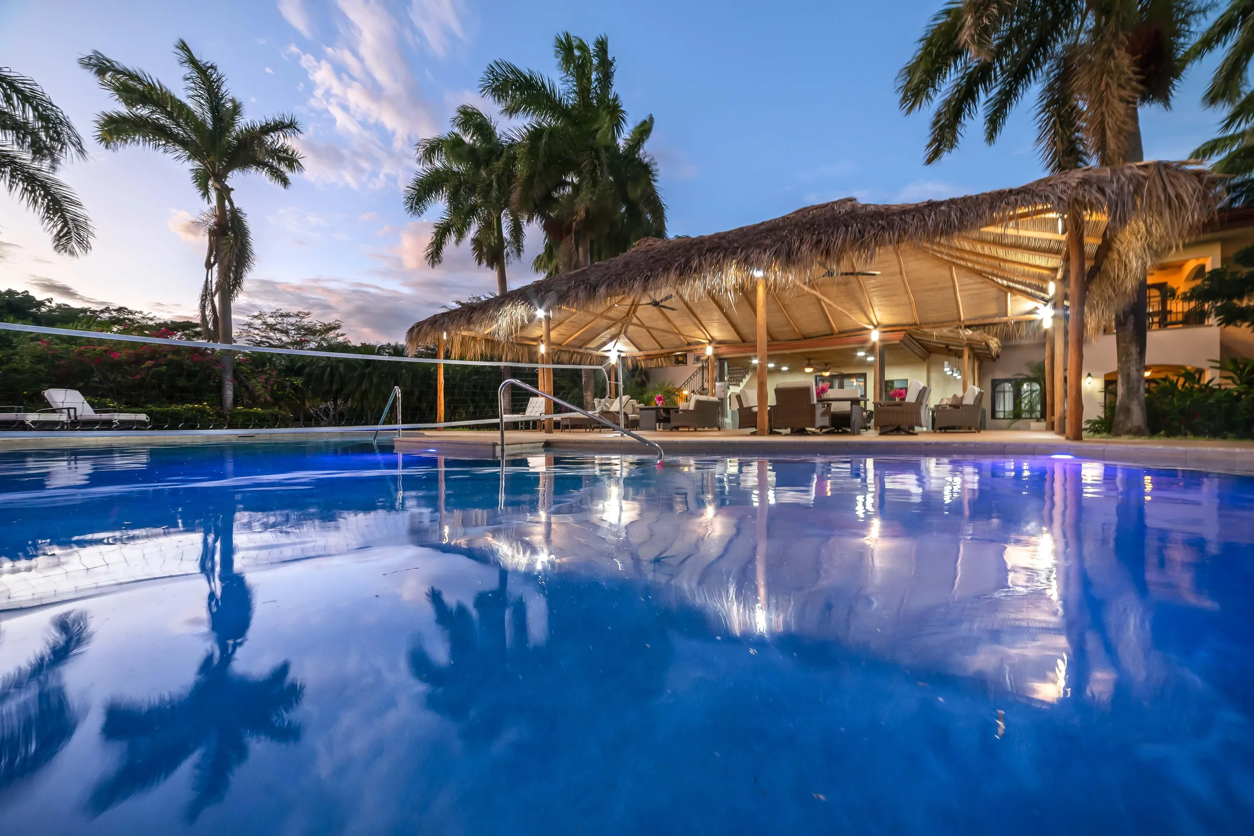 Resplendent Pinilla Retreat with Luxury Pool and Ocean Views — photograph 10