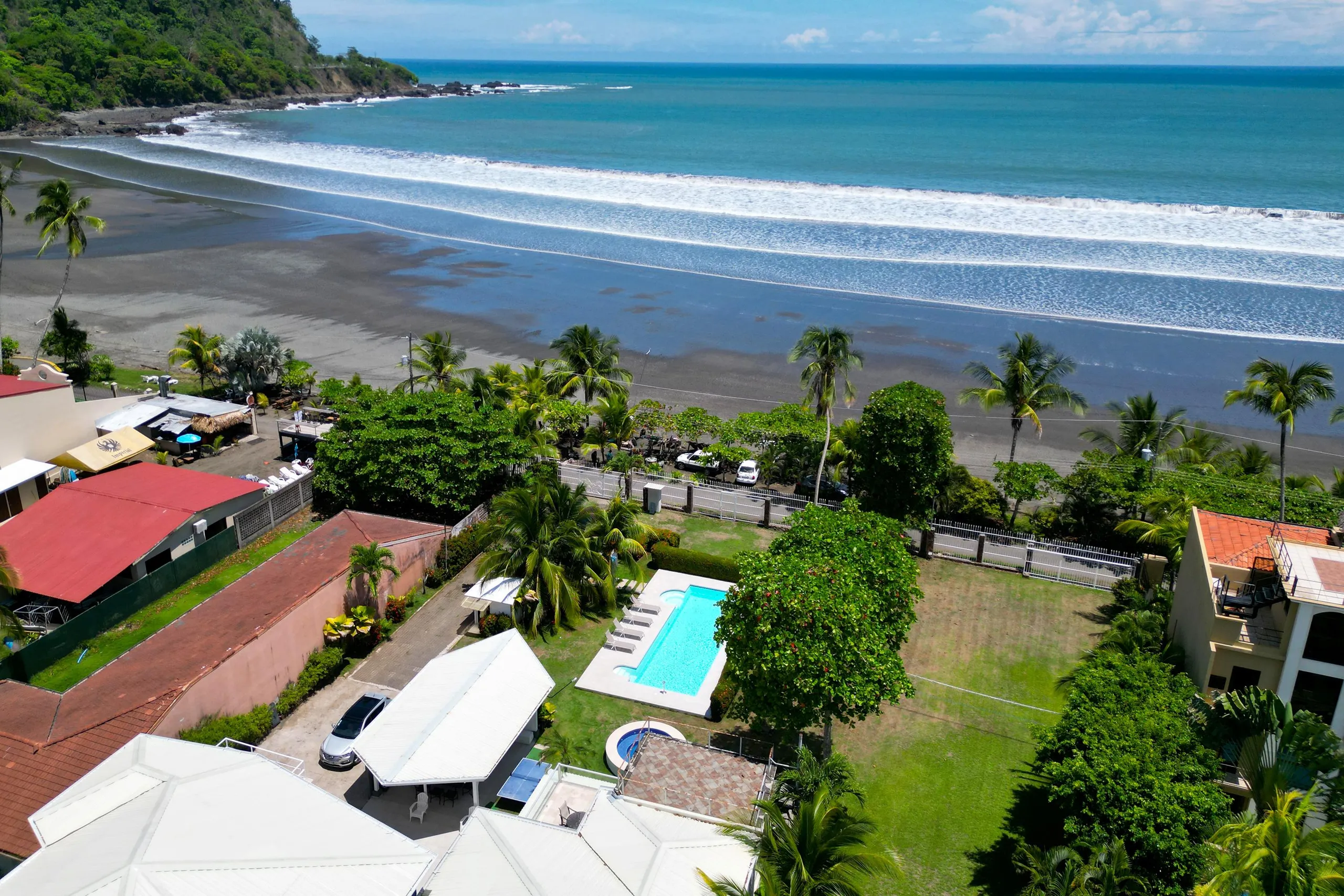 Ultimate Beachfront Luxury 14-Bedroom Estate in Jaco Beach with 2 Private Pools — photograph 9