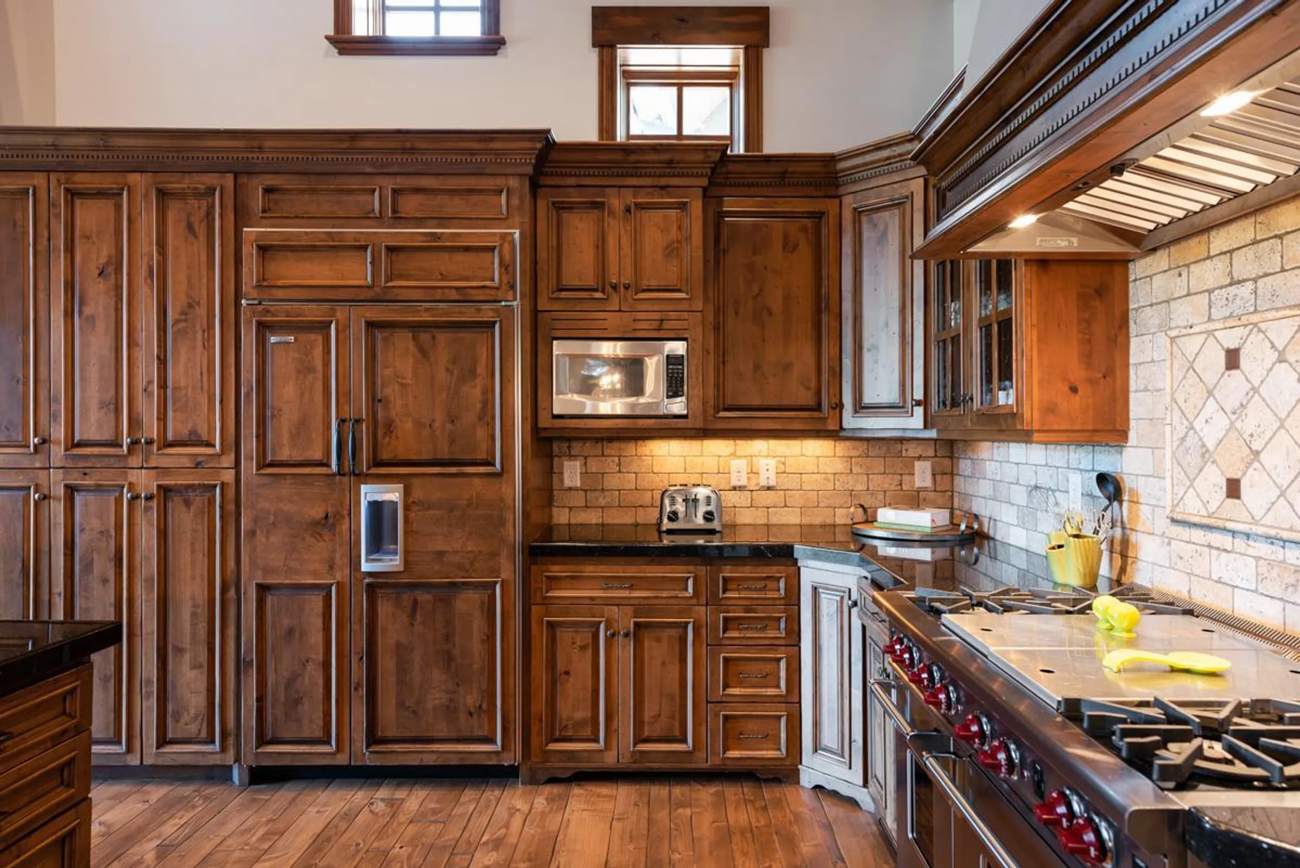 Resplendent Mountain Estate with Private Pool and Hot Tub — photograph 12