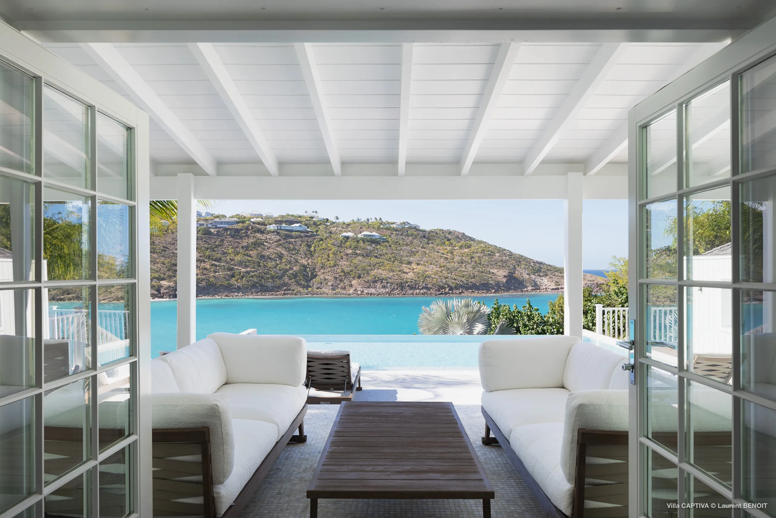 Waterfront St. Barth Villa with Private Dock, Heated Pool & Airy Living Spaces — photograph 3