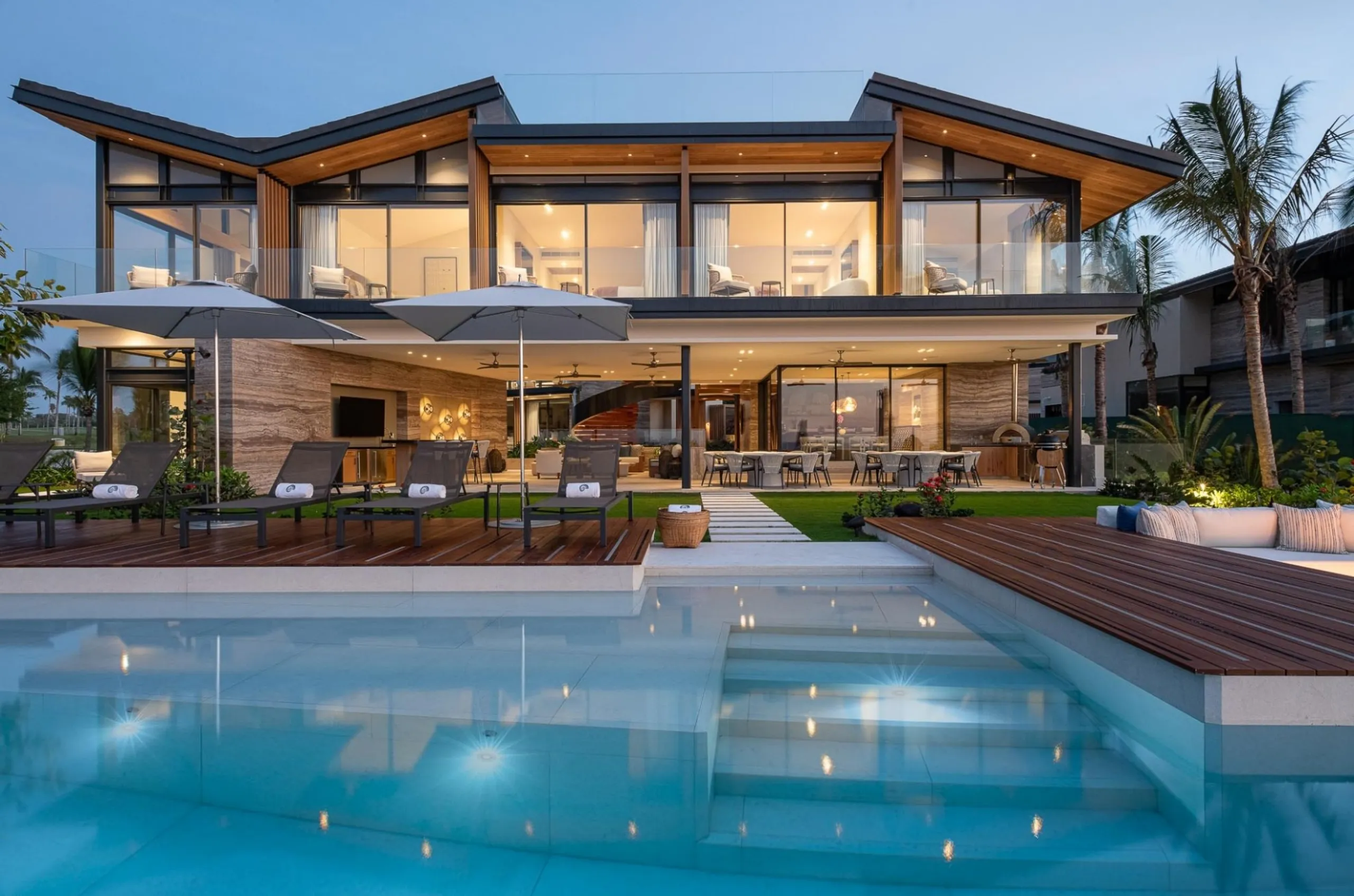 Oceanfront Pacifico Estates Villa with Private Pool and with Tail of the Whale Views — photograph 6