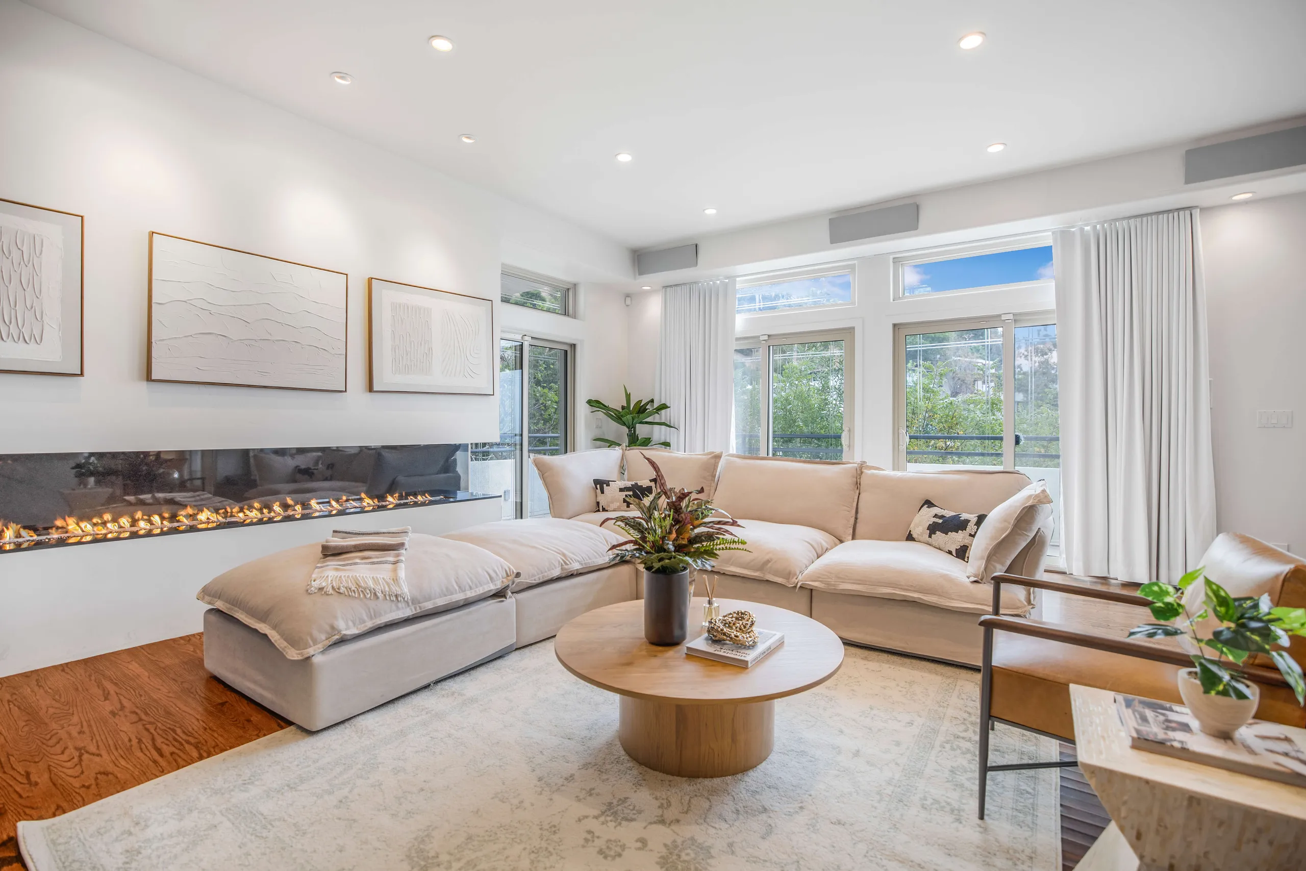 Hollywood Hils Mediterranean View Villa with Private Pool — photograph 8