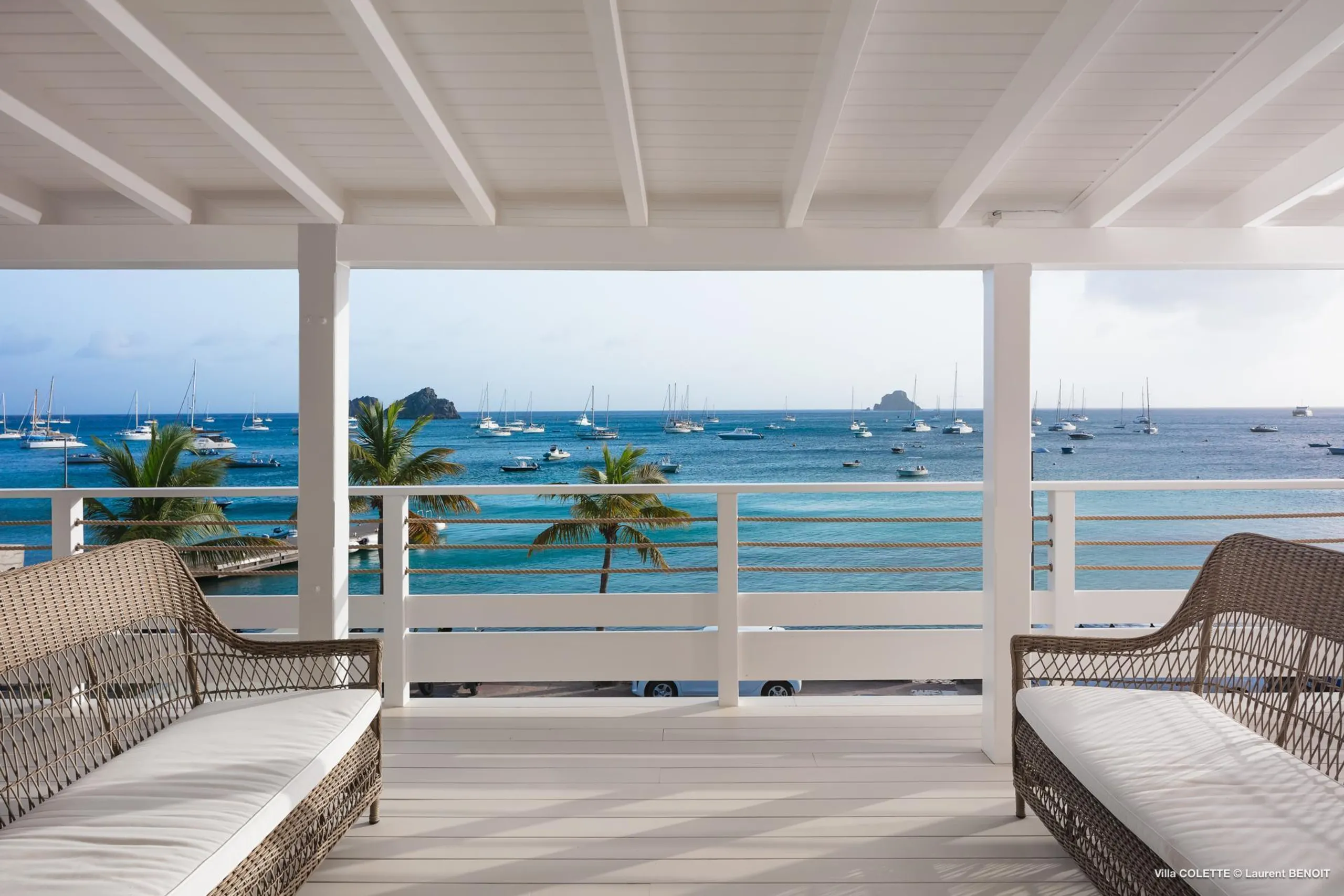 Majestic Caribbean Estate with Private Pool and Walks to Beach — photograph 11