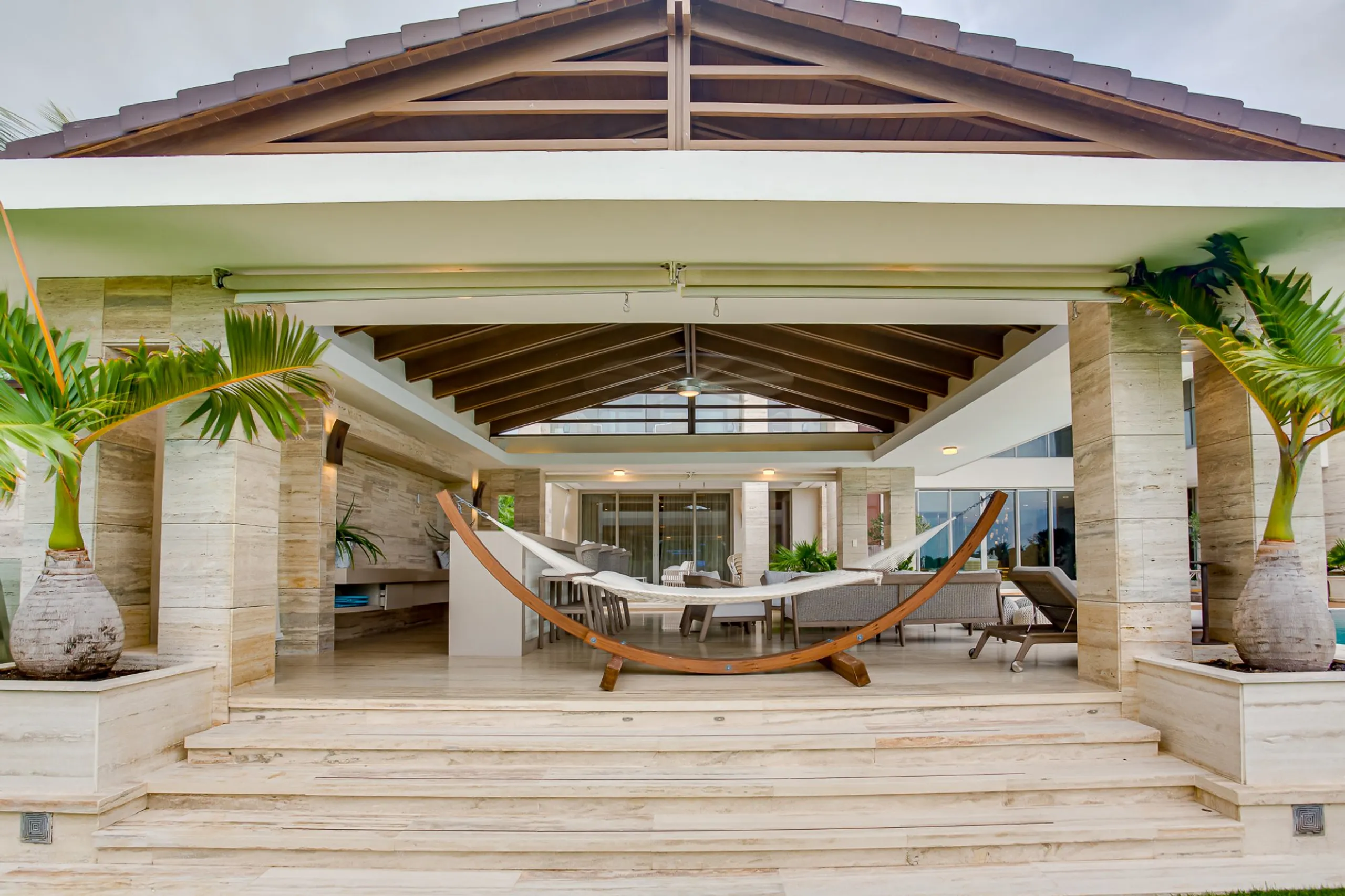 Breathtaking 6BR Villa with Private Pool, Hot Tub & Stunning Golf Course Views — photograph 7