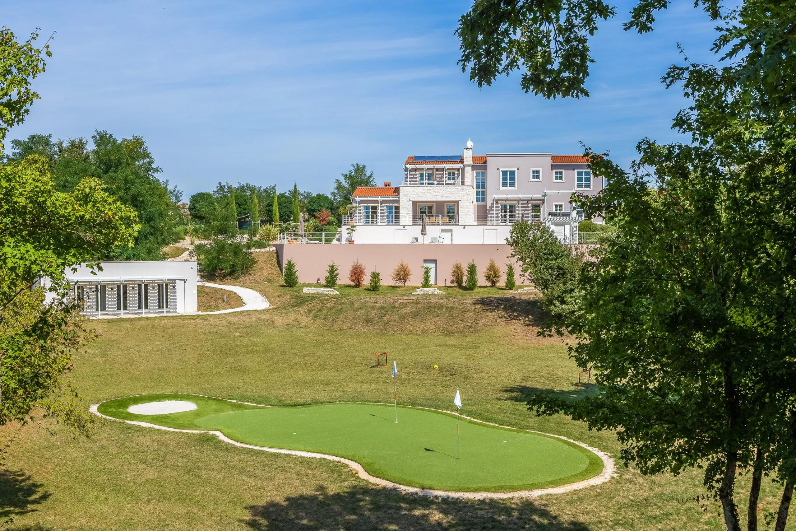 Awe-inspiring Private Complex with 3 Pools for Large Groups in Istria's Countryside — photograph 4