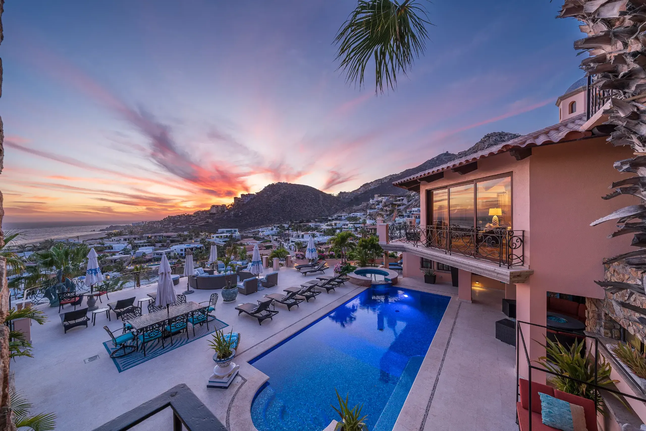 Opulent 9-Bedroom Villa with Private Pools, and Ocean Views — photograph 11