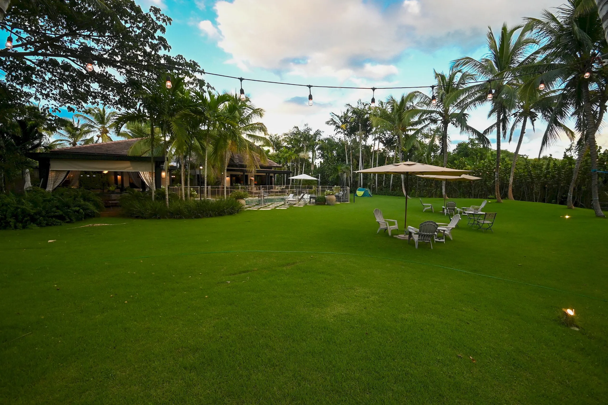 Superb Tropic Retreat with Private Pool and Garden Grounds — photograph 11