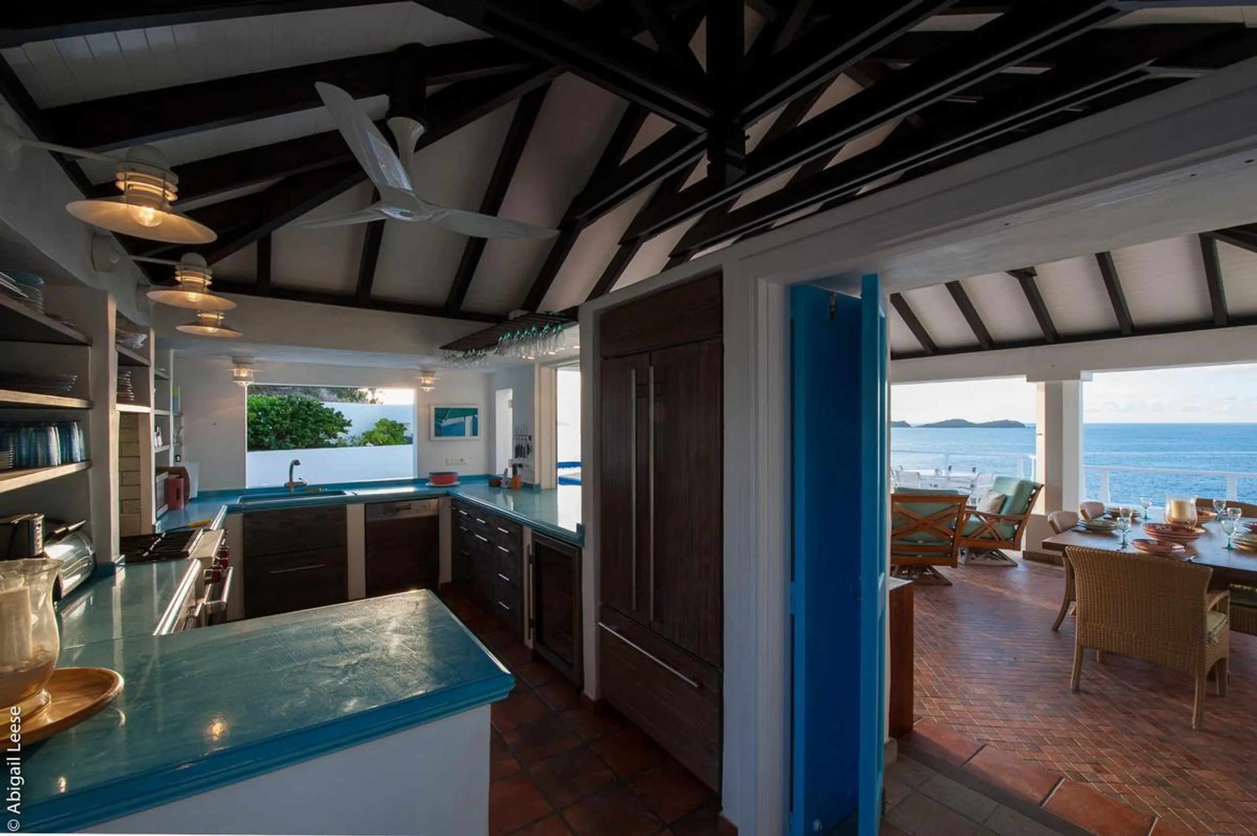 Swanky Seaside Villa with Private Pool and Walks to Beach — photograph 7
