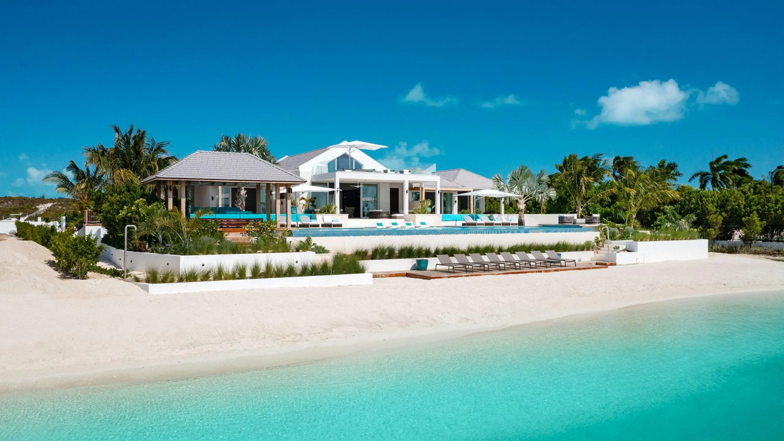 Serene Ocean Views from Chic Island Estate with Infinity Pool — photograph 6