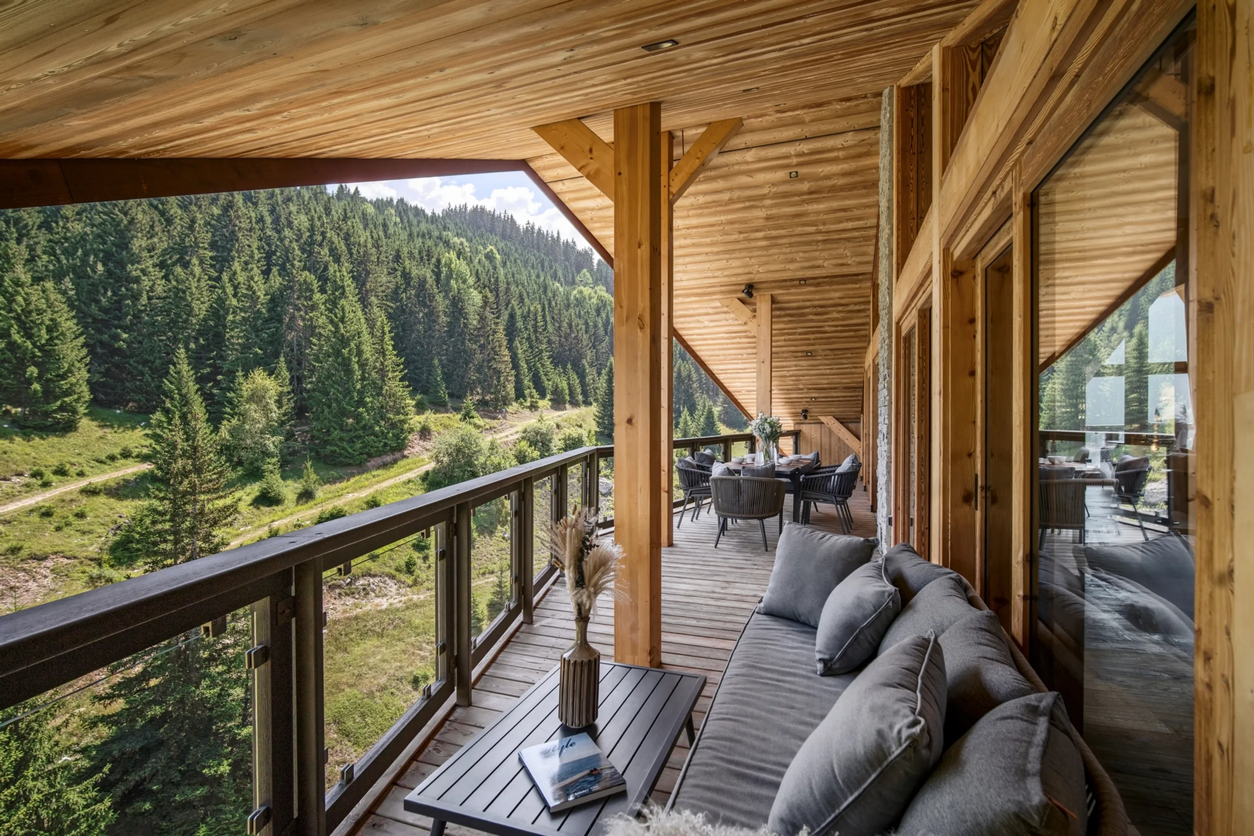 Refined Courchevel 4Bedroom Villa with Mountain Views — photograph 4
