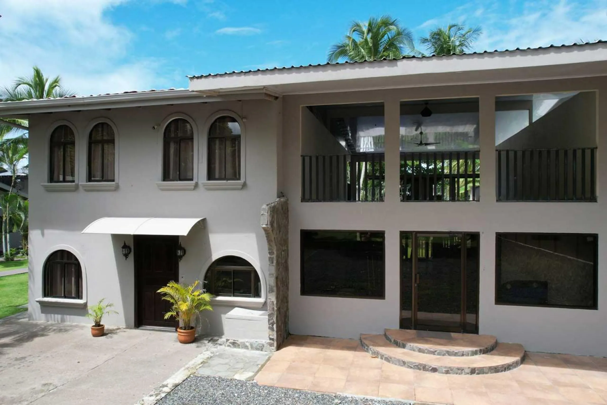 Exquisite 15-Bedroom Beachfront Villa in Costa Rica with Private Pool and Ocean Views — photograph 6
