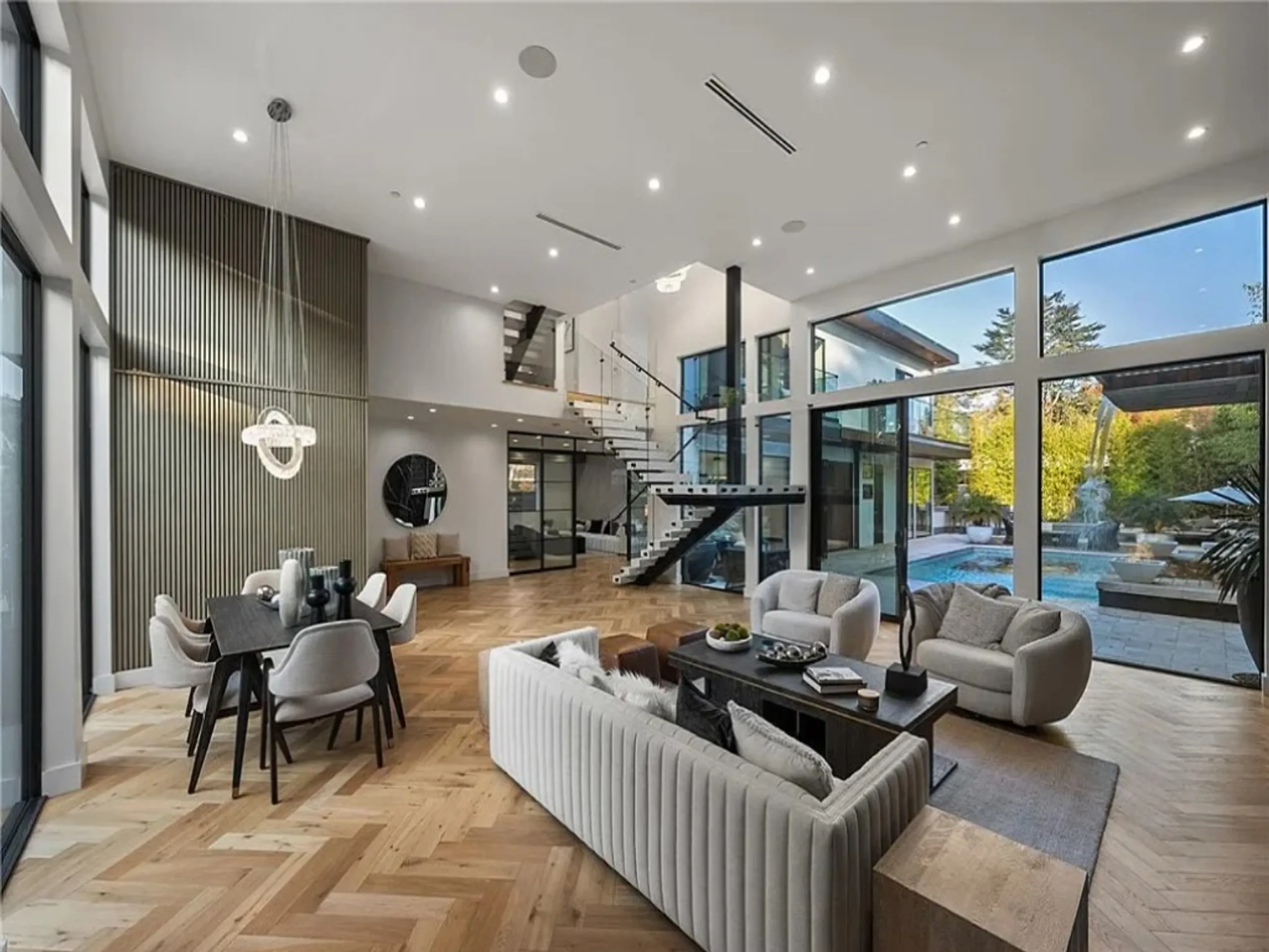 Elegant Studio City Estate with Saltwater Pool, Spa & Mountain Views — photograph 5