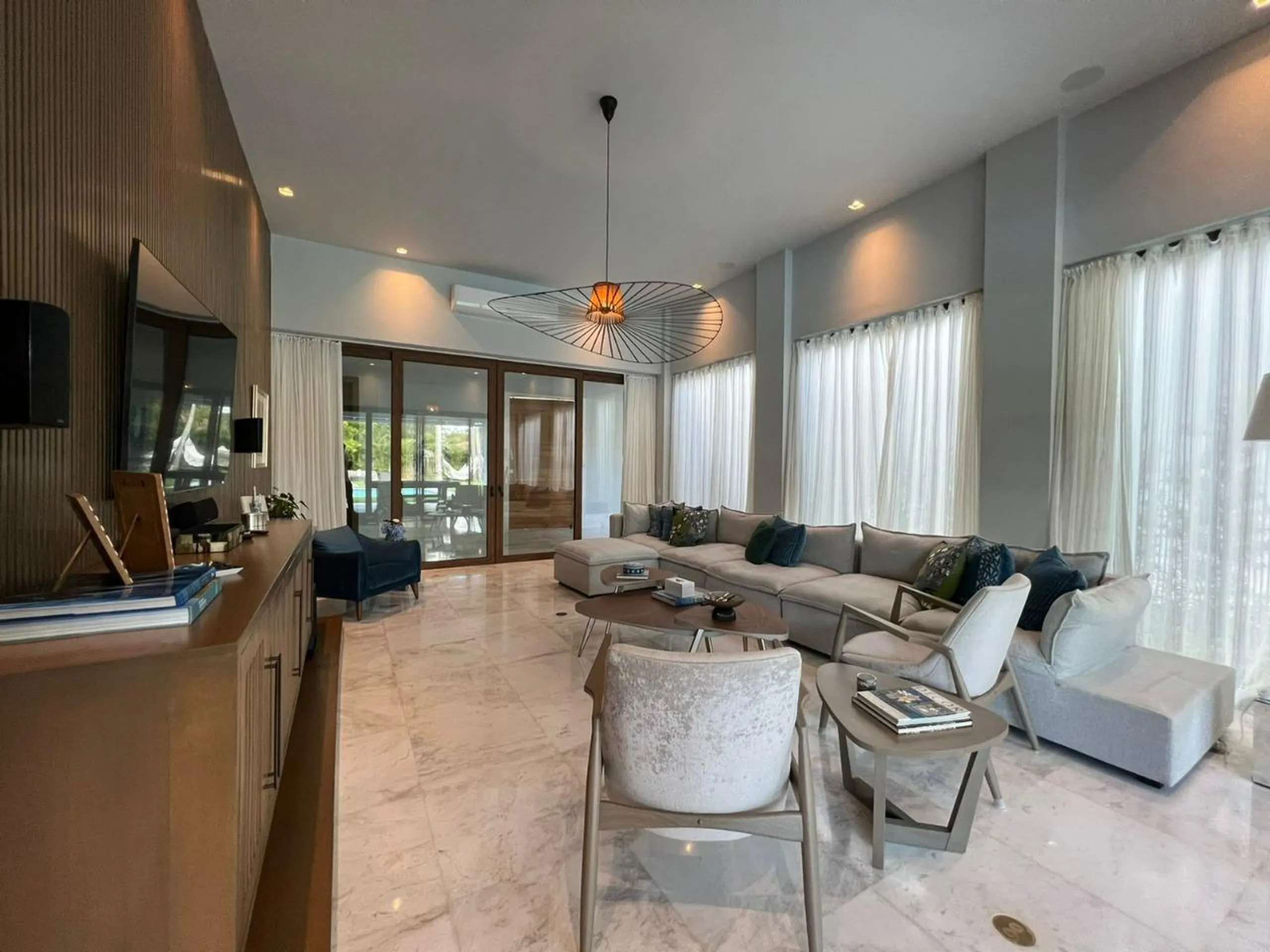 Captivating Villa with Private Pool and  Golf Course Views — photograph 6