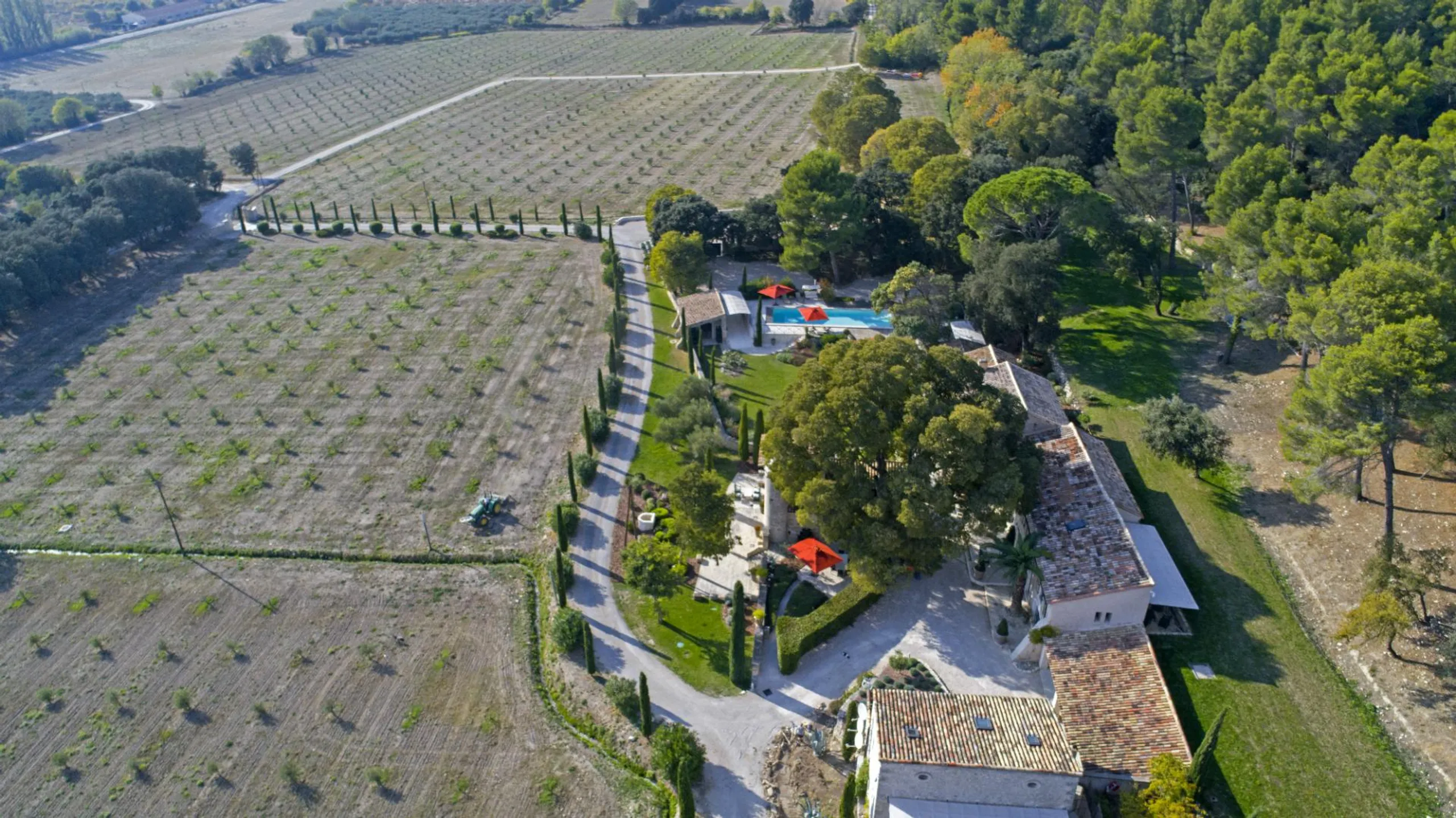 Provencal Paradise Villa  with Heated Pool, Courtyard, and Tower Terrace — photograph 4