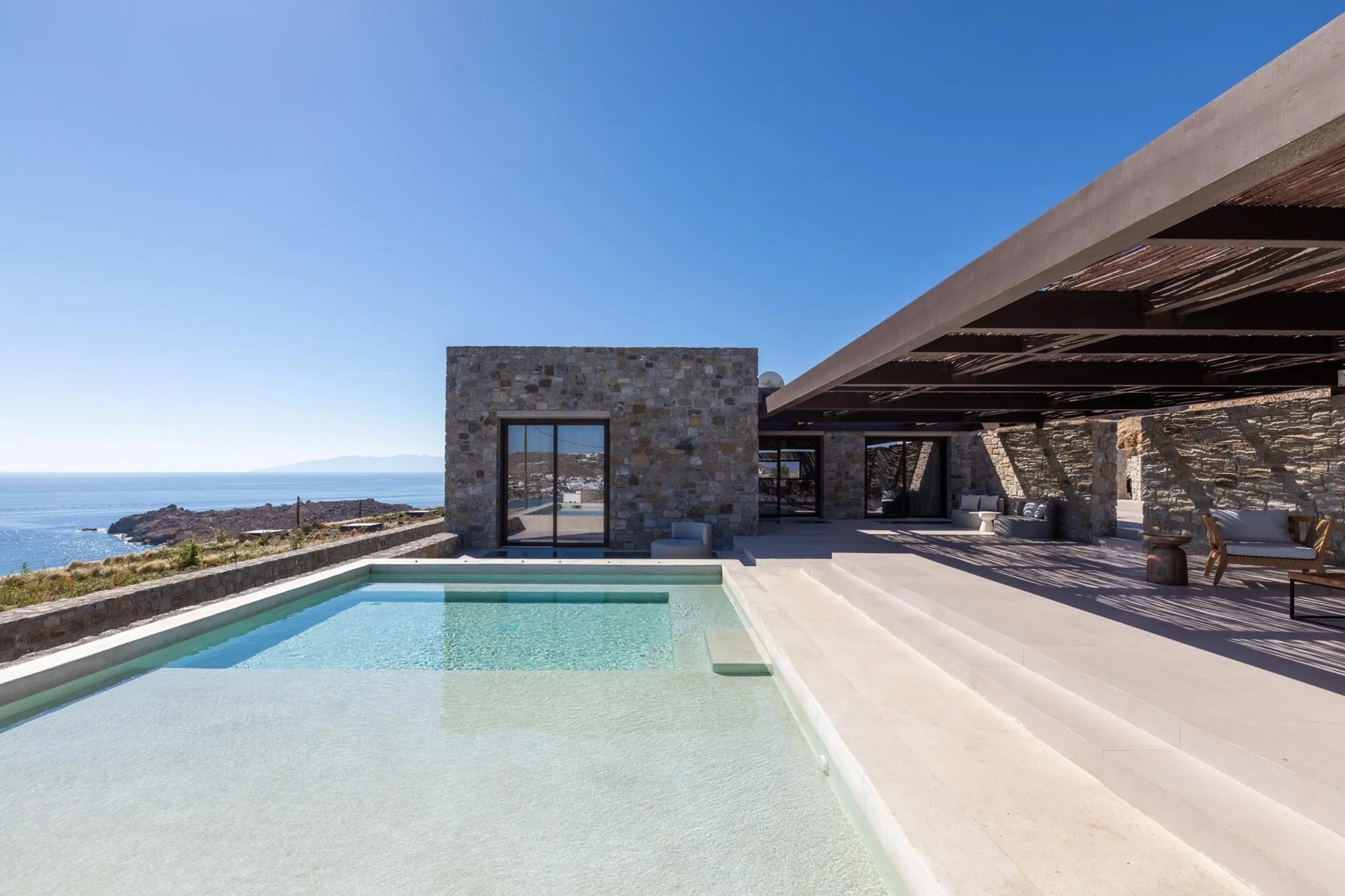 Noble Mykonos Retreat with Invigorating Pools and Views — photograph 2