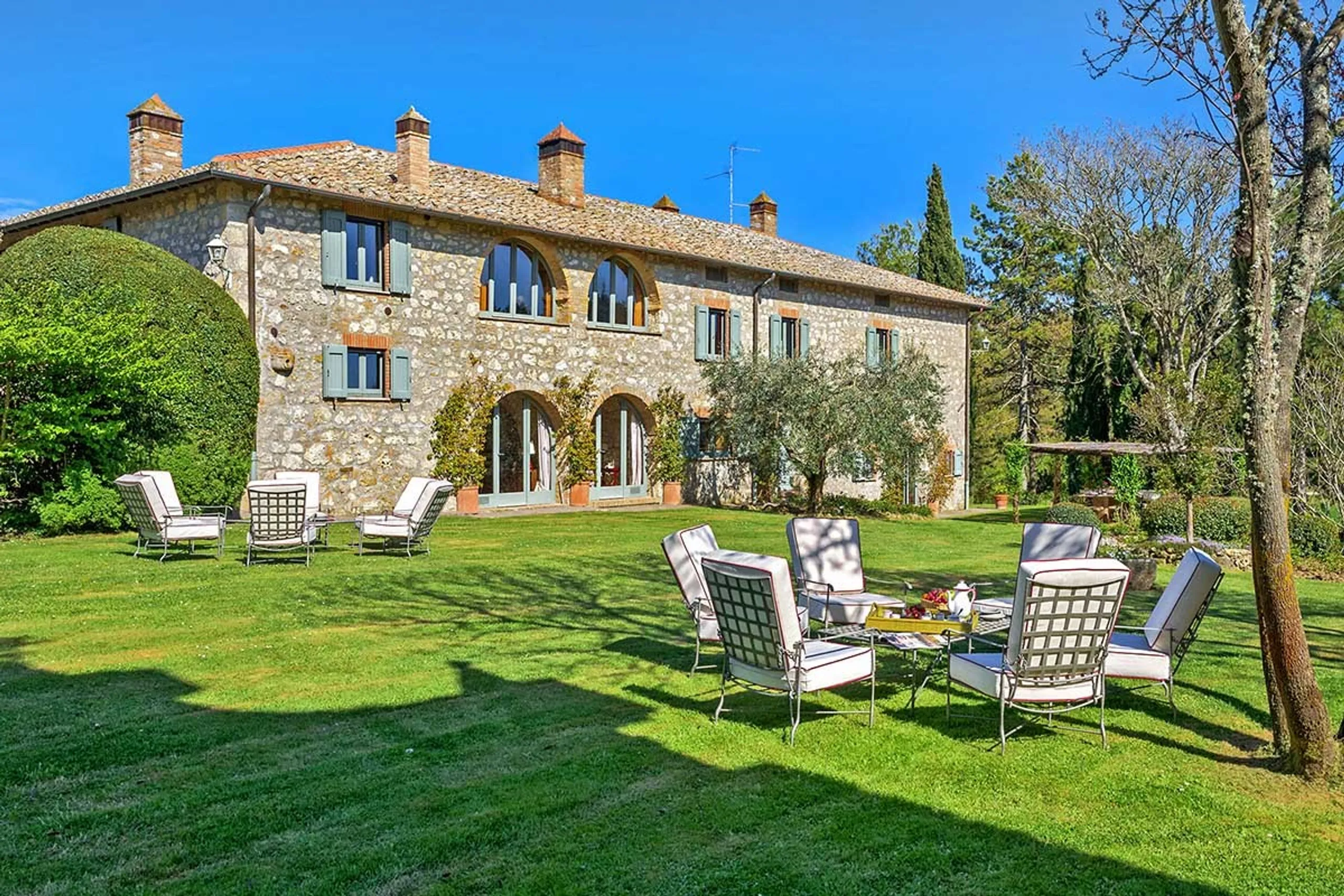 Enchanting Tuscan Heaven with Private Pool, Al Fresco and Gardens — photograph 5
