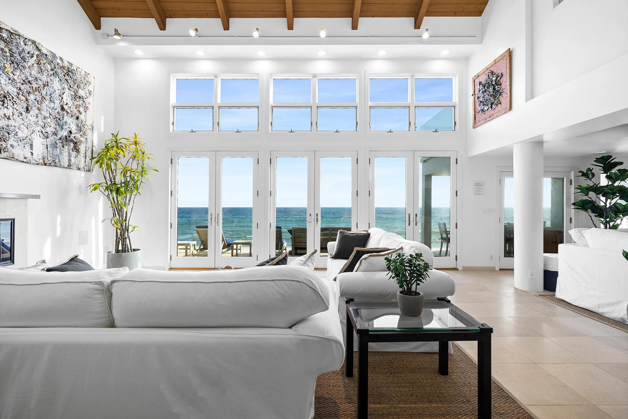 Serene Beachfront Villa in Malibu with Panoramic Ocean Views — photograph 10