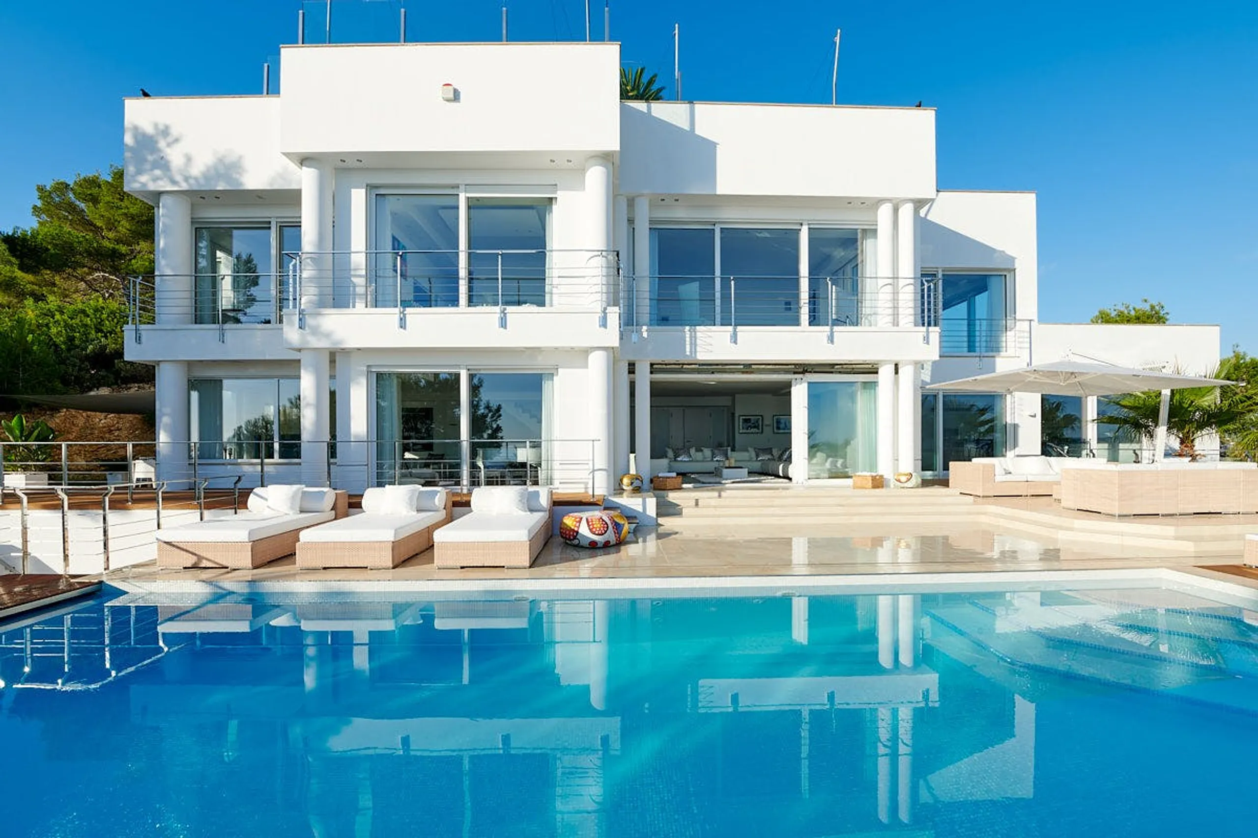 Exquisite Oceanview Villa in Ibiza with Infinity Pool and Jacuzzi — photograph 7