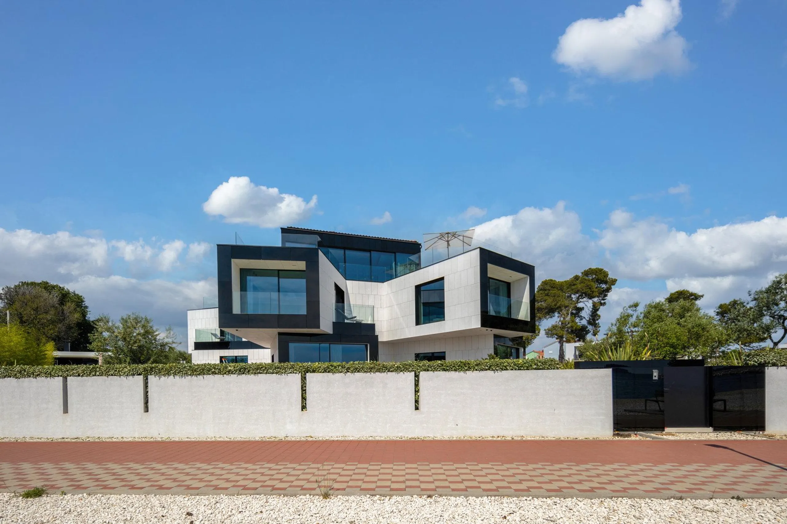 Extraordinary Beachfront Villa with Private Pool, Sauna and Sea Views — photograph 4