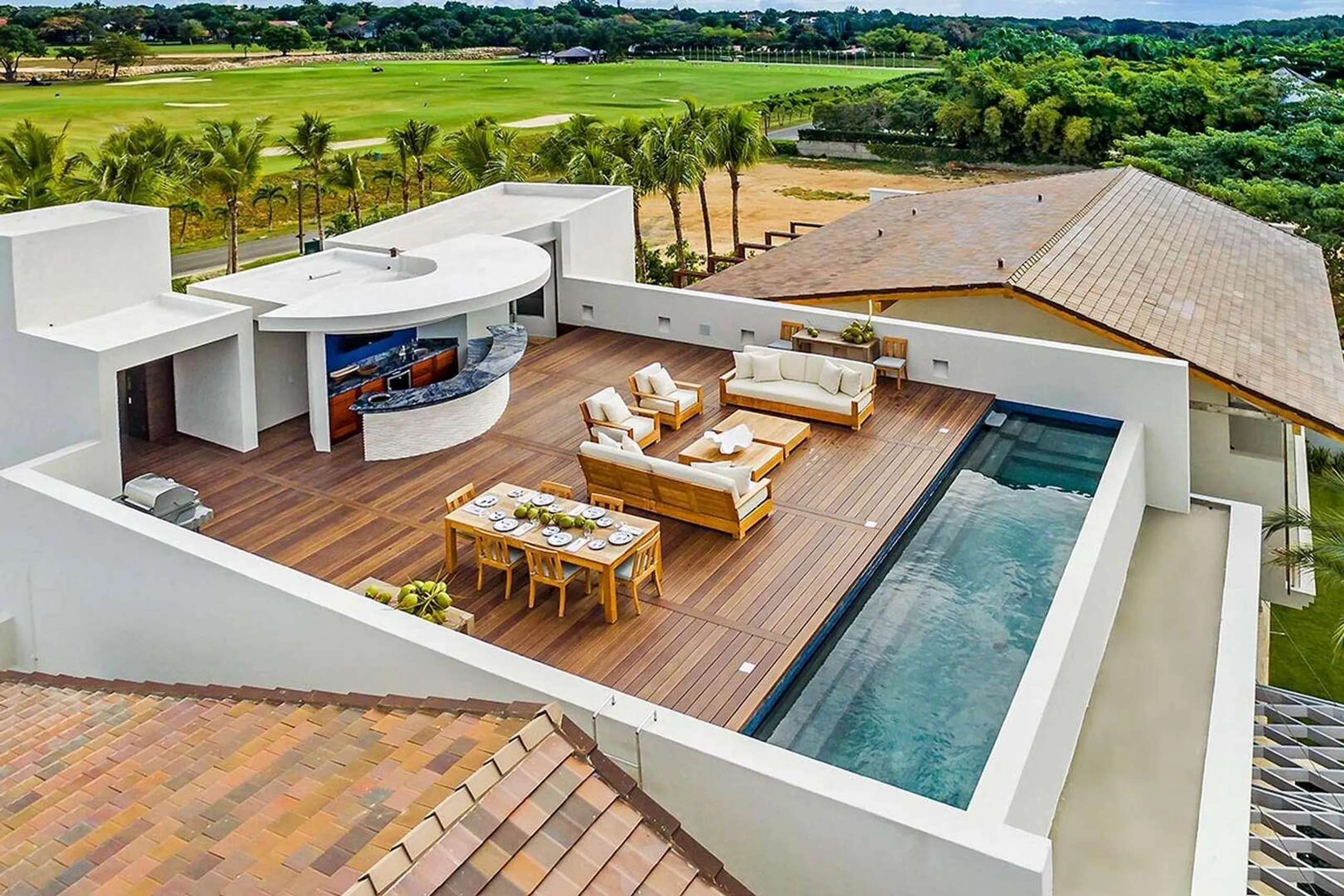 Elegant Contemporary Beach Estate with Private Pool — photograph 3