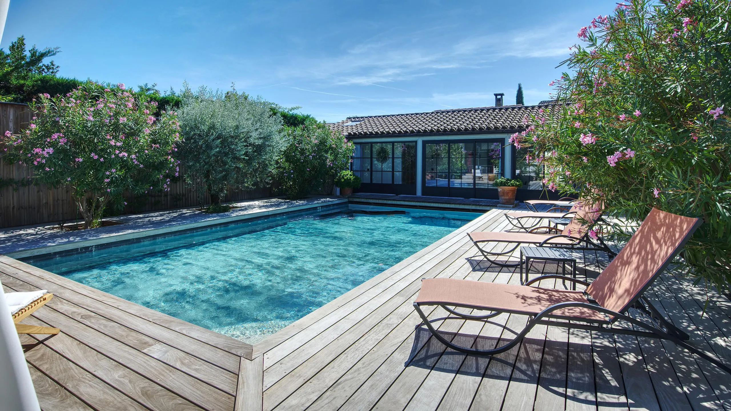 Blissful Retreat with Pool and Mountain Views — photograph 4