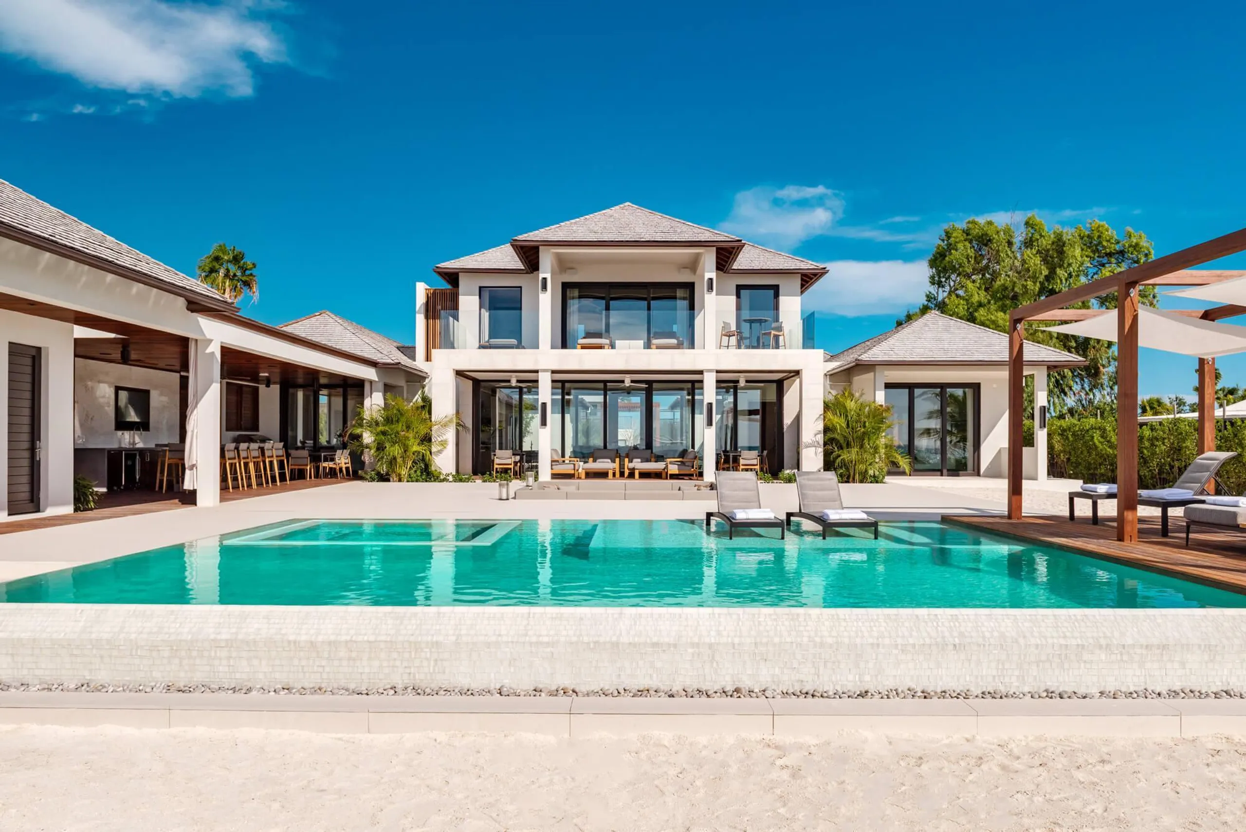 Oasis of Elegance and Serenity Luxe Villa on Grace Bay — photograph 2