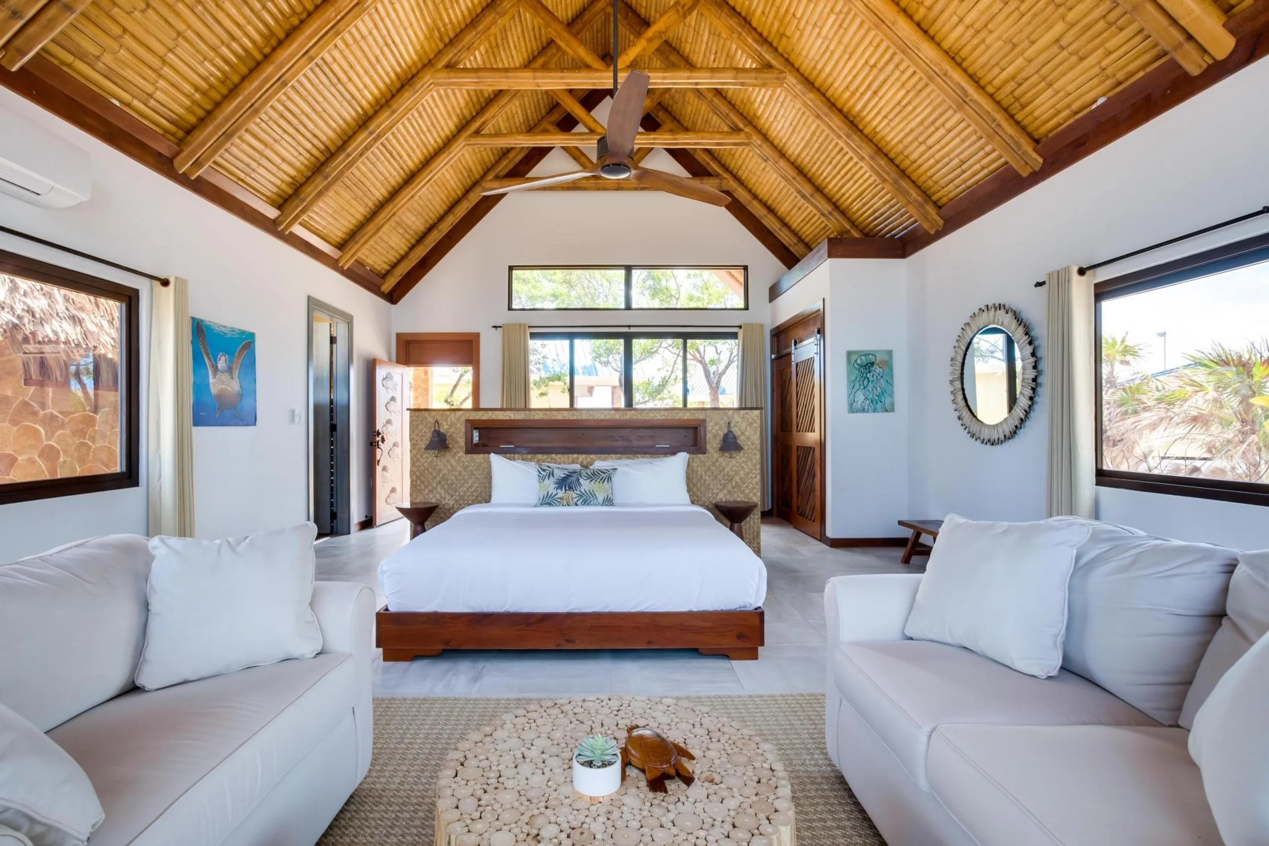 Tranquil Private Island Villa with Pool and Beach Access — photograph 7