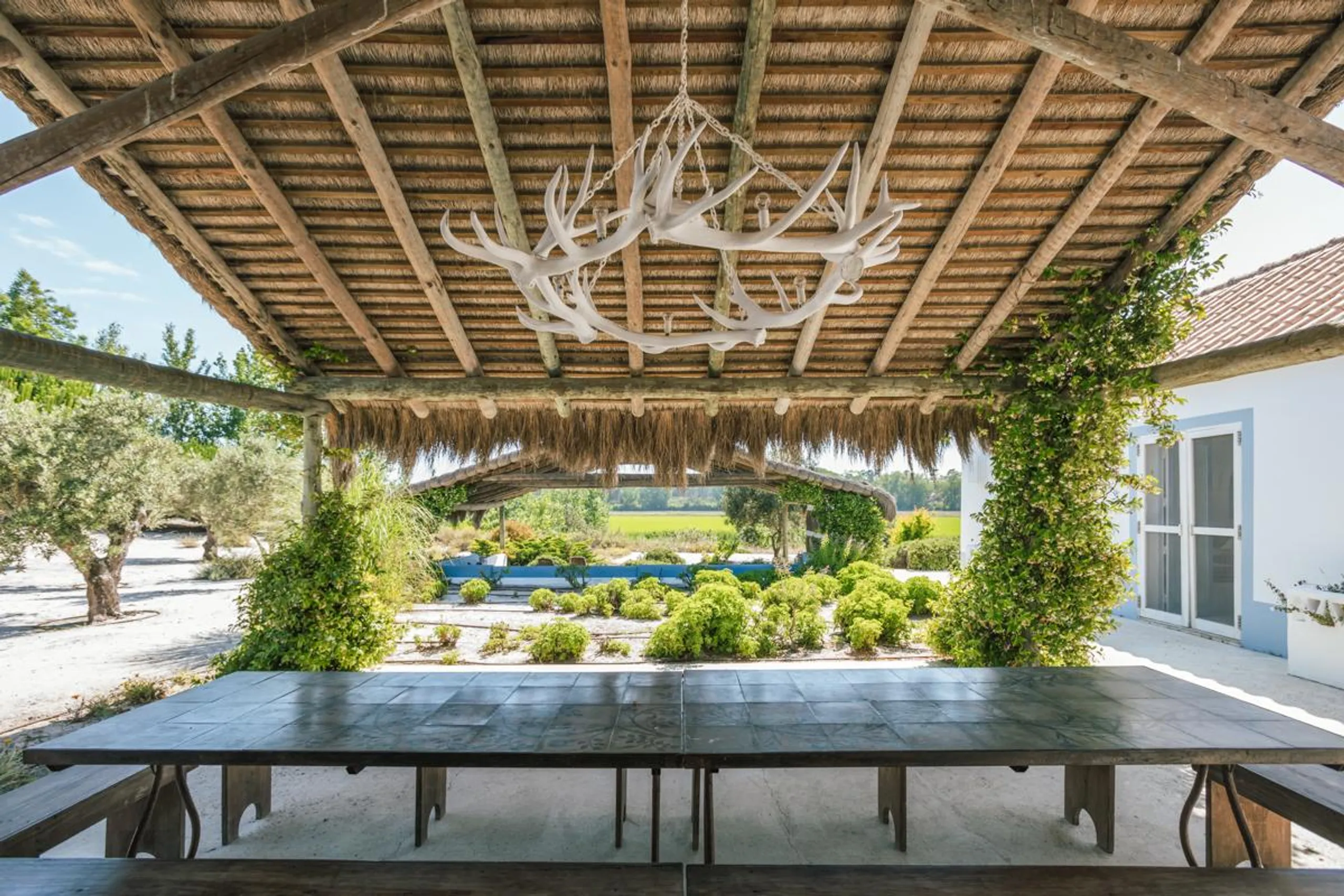 Gorgeous Comporta Beachfront Villa: Private Pool, Direct Beach Access, and Enchanting Natural Surroundings — photograph 4