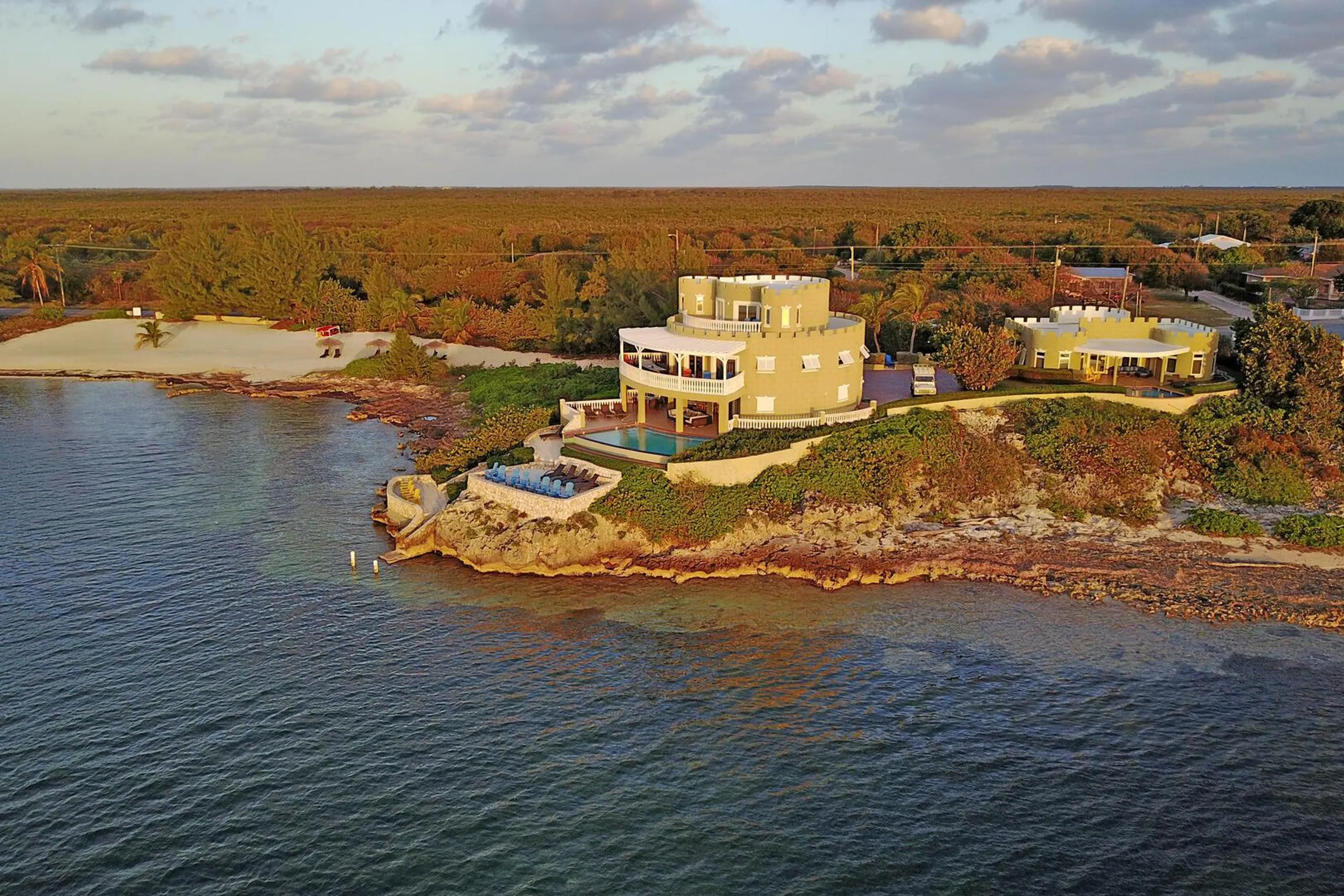 Regal Gun Bay Castle with Private Pool, Outdoor Grill, and Guest House — photograph 5