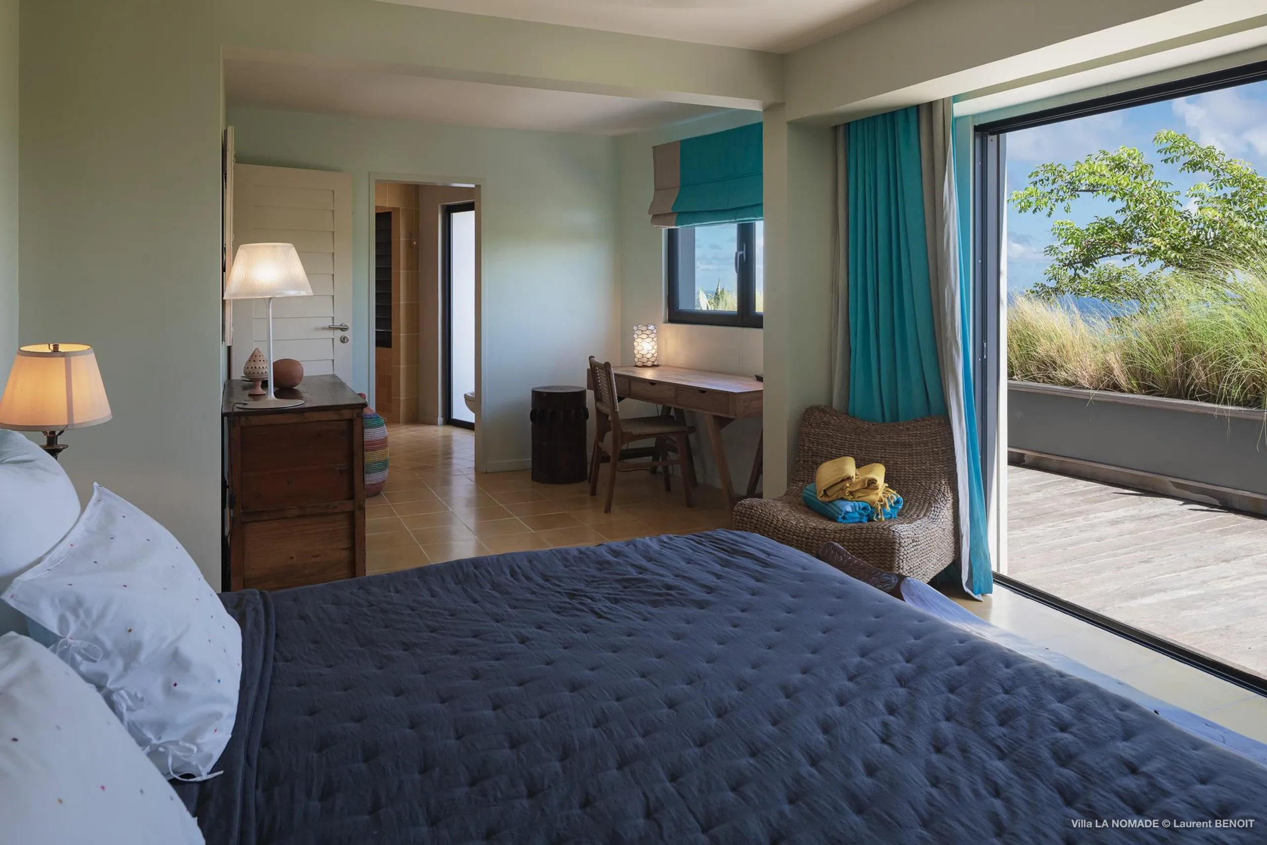 Regal Lurin Villa with Infinity Pool , Jacuzzi and Ocean Views — photograph 12