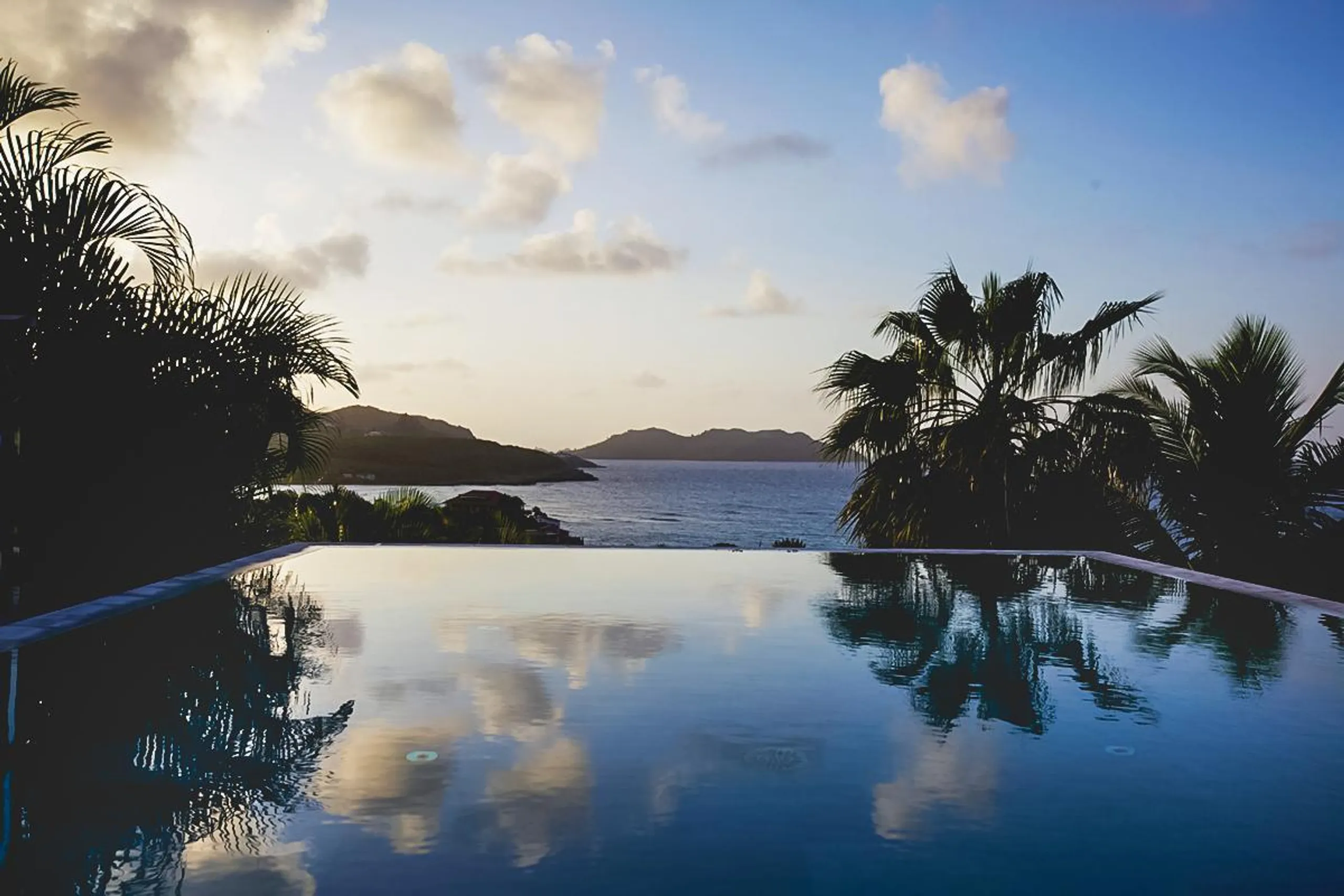 Graceful Tropical St. Jean Villa with Infinity Pool and Ocean Views — photograph 6