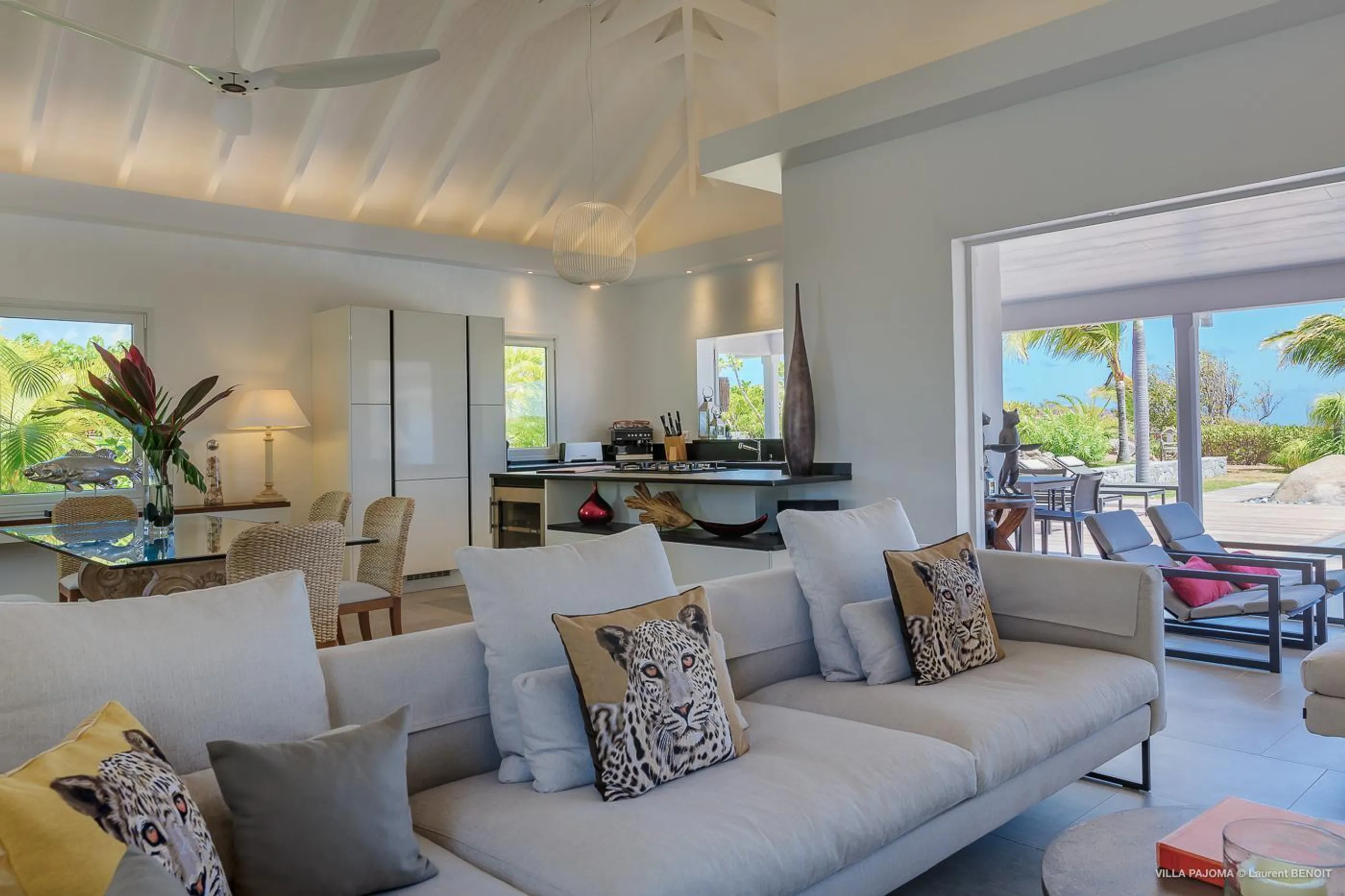 Superb Seaside Lurin Villa with Private Pool and Sweeping Ocean Views — photograph 11