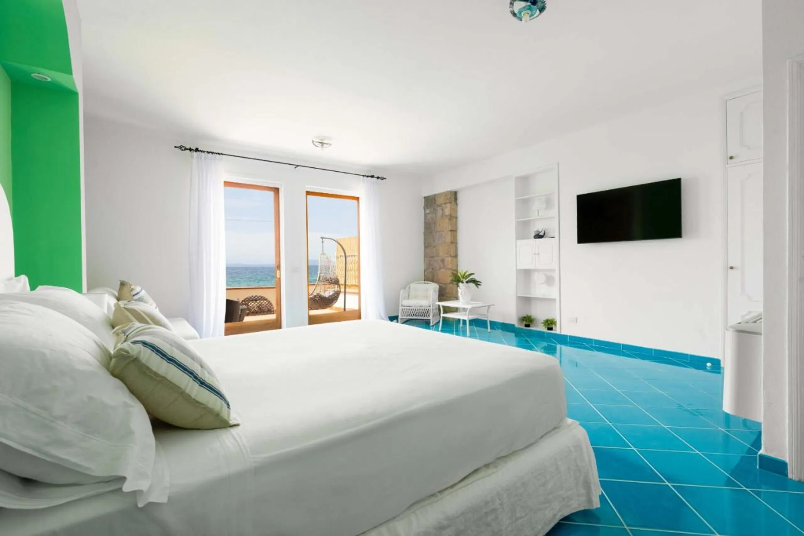 Superb Traditional Villa with Mesmerising Gulf of Naples and Capri Views — photograph 9