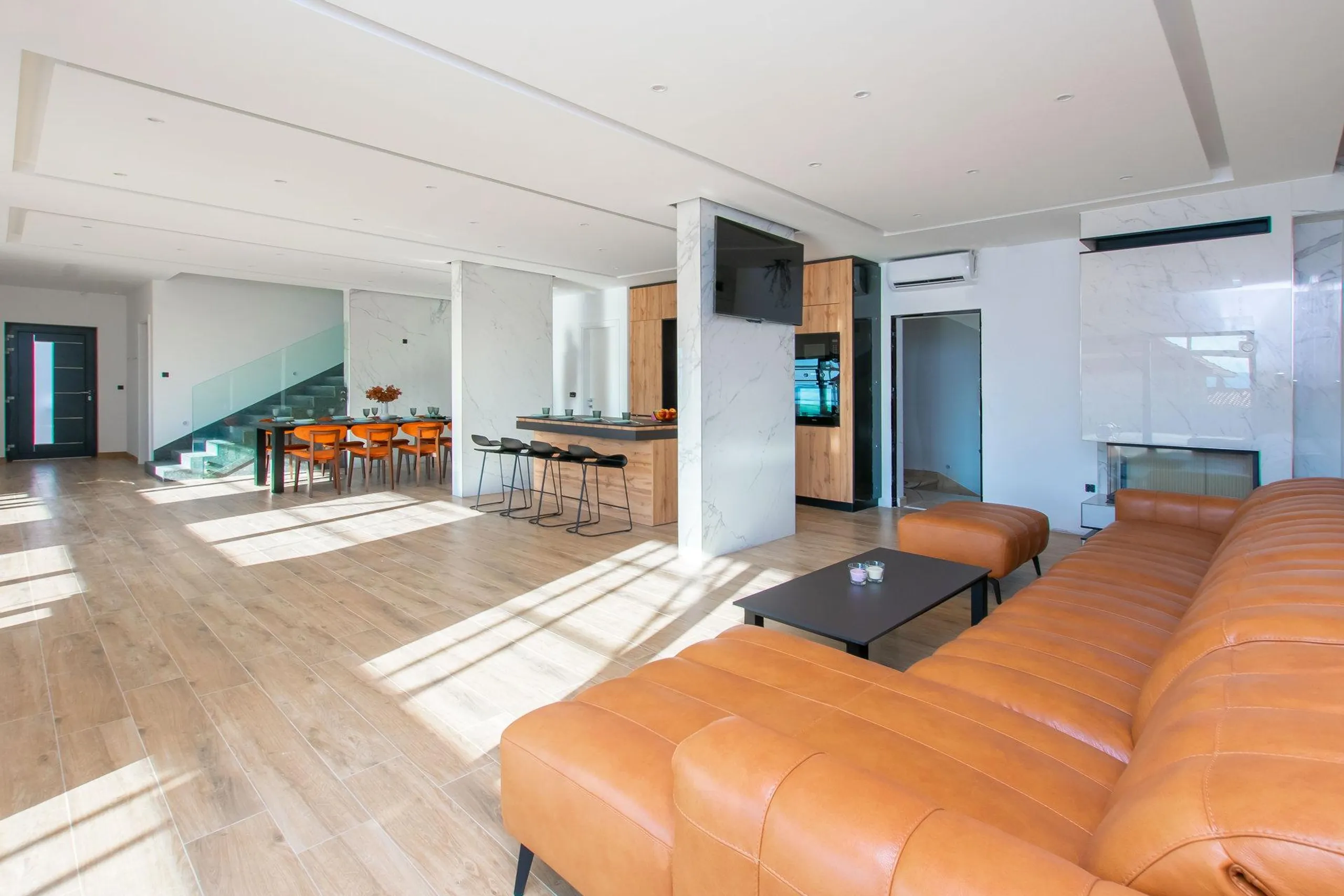 Spectacular 10-Bedroom Villa with PooL and Stunning Sea Views — photograph 7