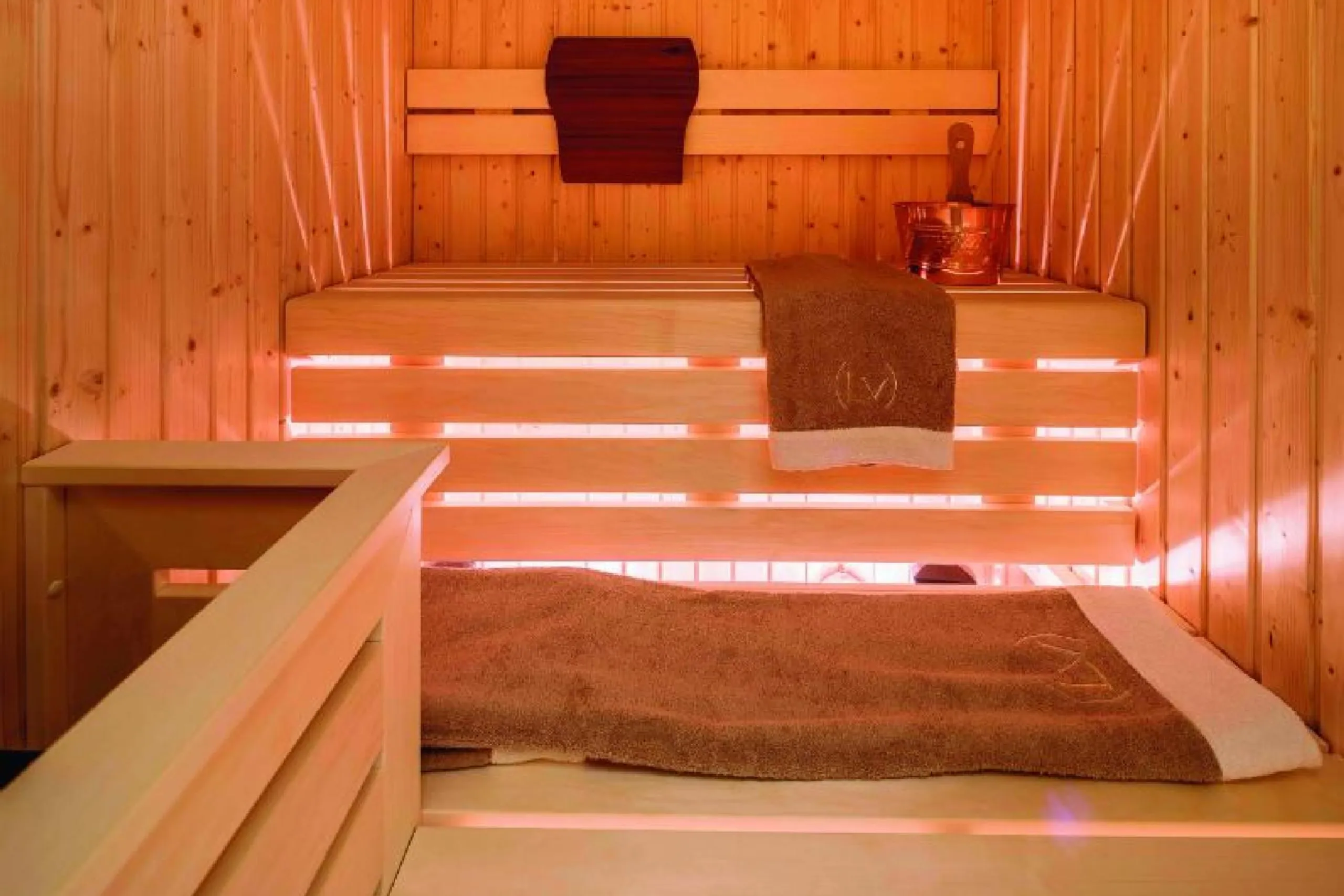 Superb Refinement Villa with Indoor Cozy Pool and Sauna — photograph 5