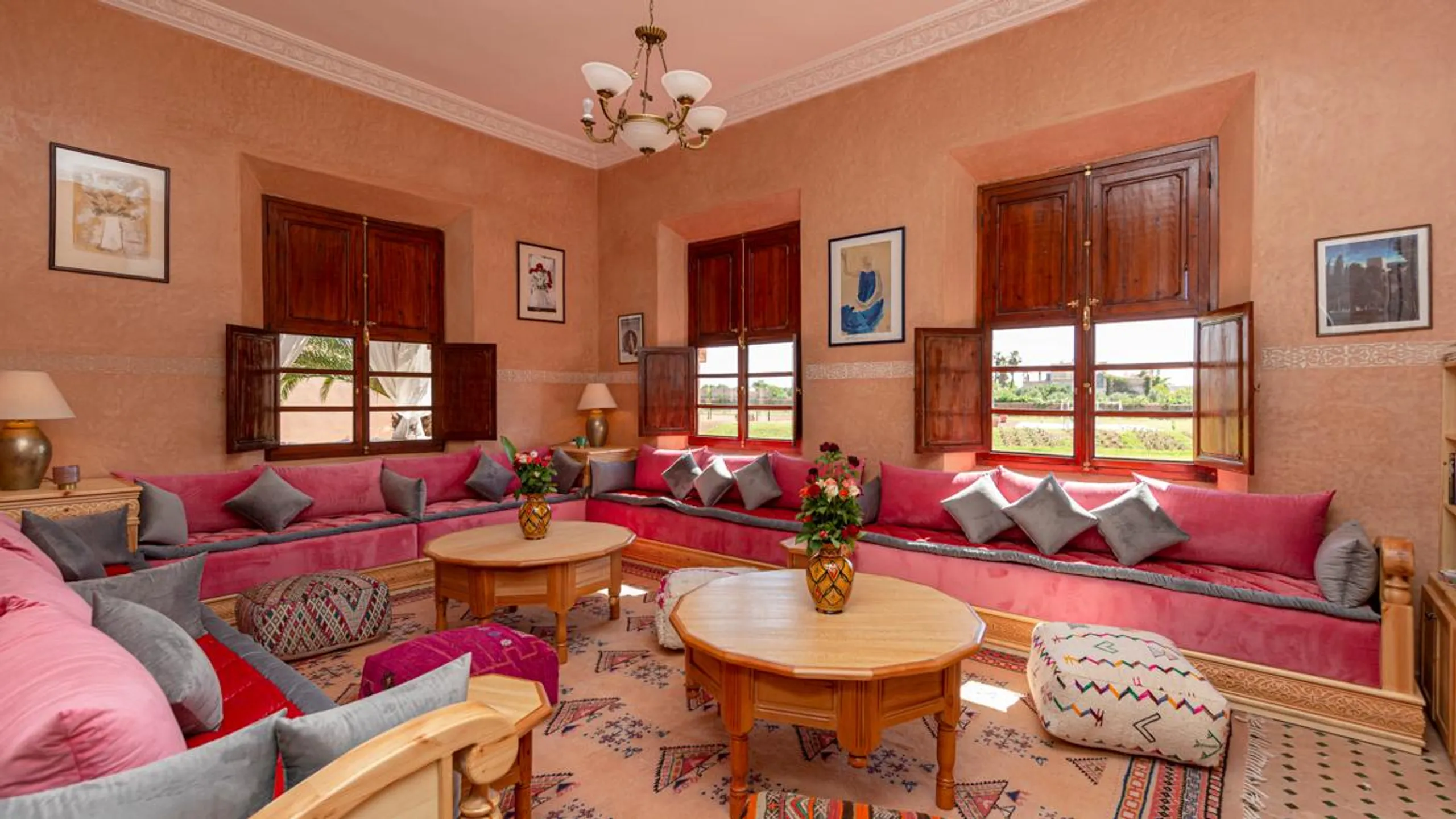 Sophisticated Villa with Private Pool and Breathtaking Atlas Mountains — photograph 7