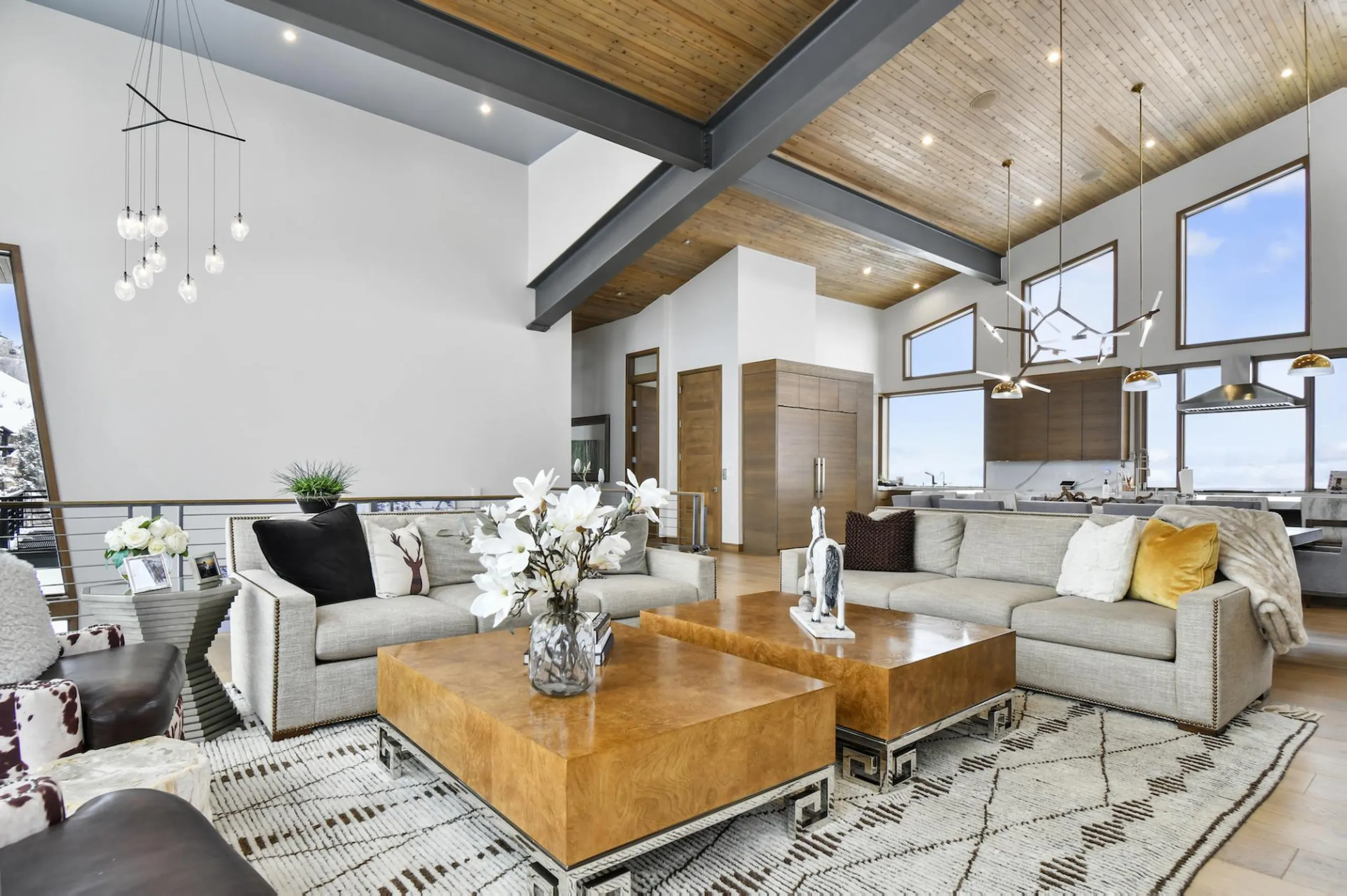 Contemporary Deer Crest Ski In-Ski Out Chalet with Heated Pool and Hot Tub — photograph 10