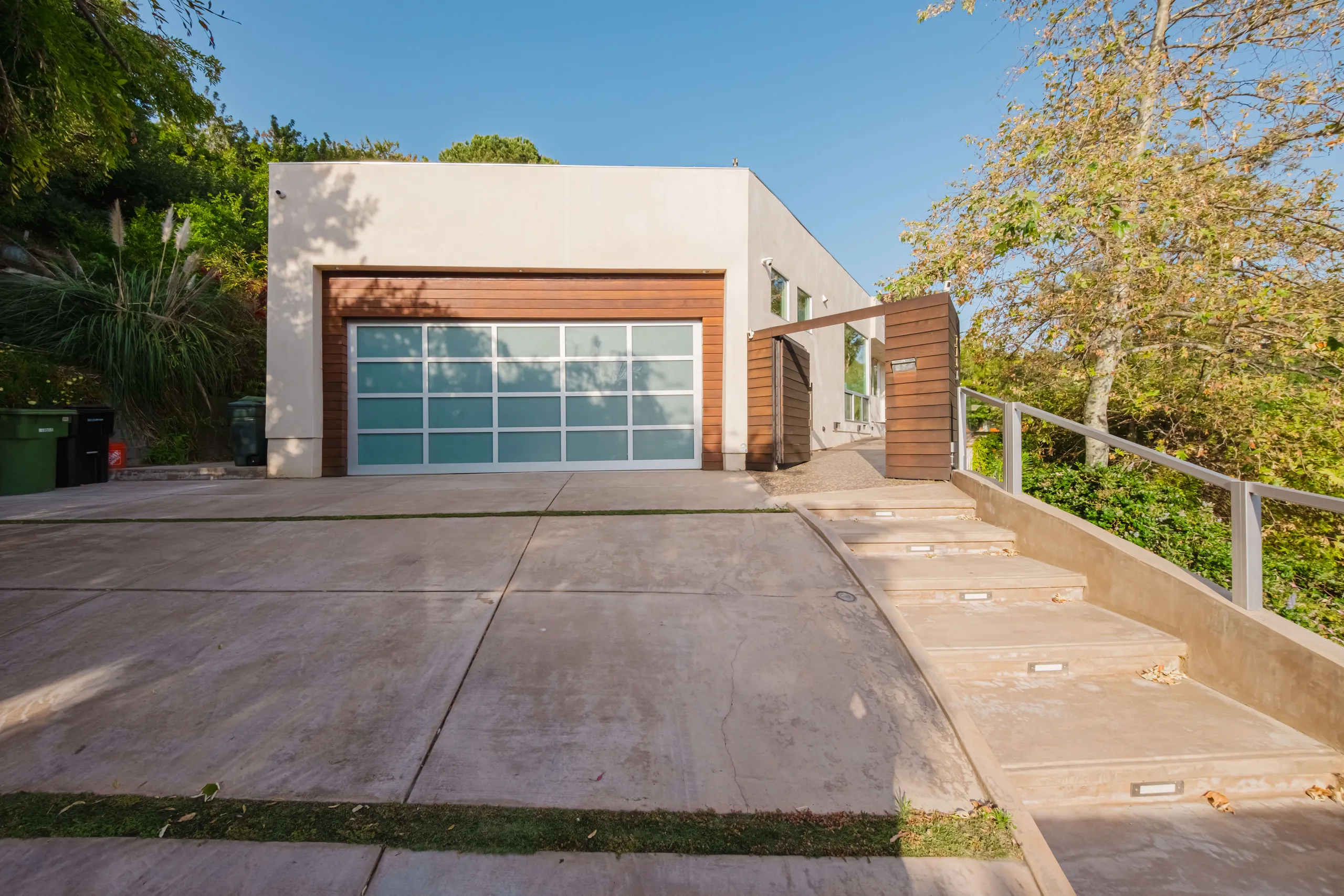 Captivating Zen Estate with Private Pool — photograph 12