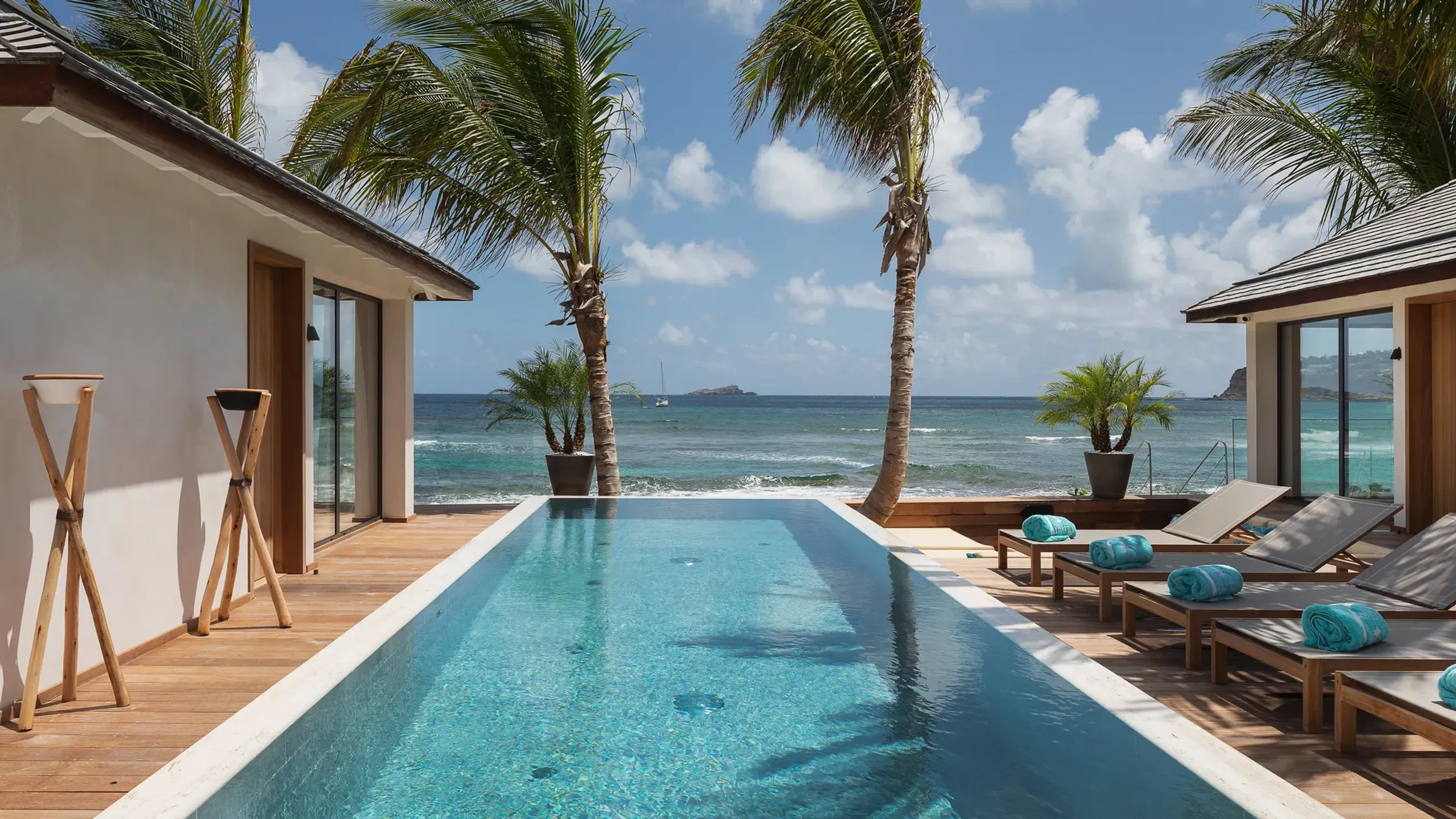 Beachside Paradise Luxe Villa in Lorient with Private Heated Pool — photograph 4